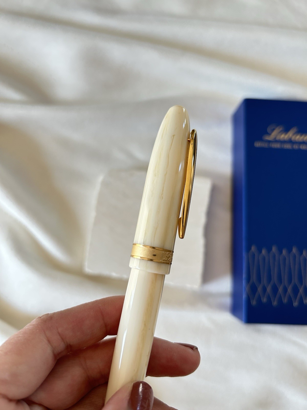 Laban Taroko Cream Acrylic Resin Fountain Pen Gold Trim M Nib with Box