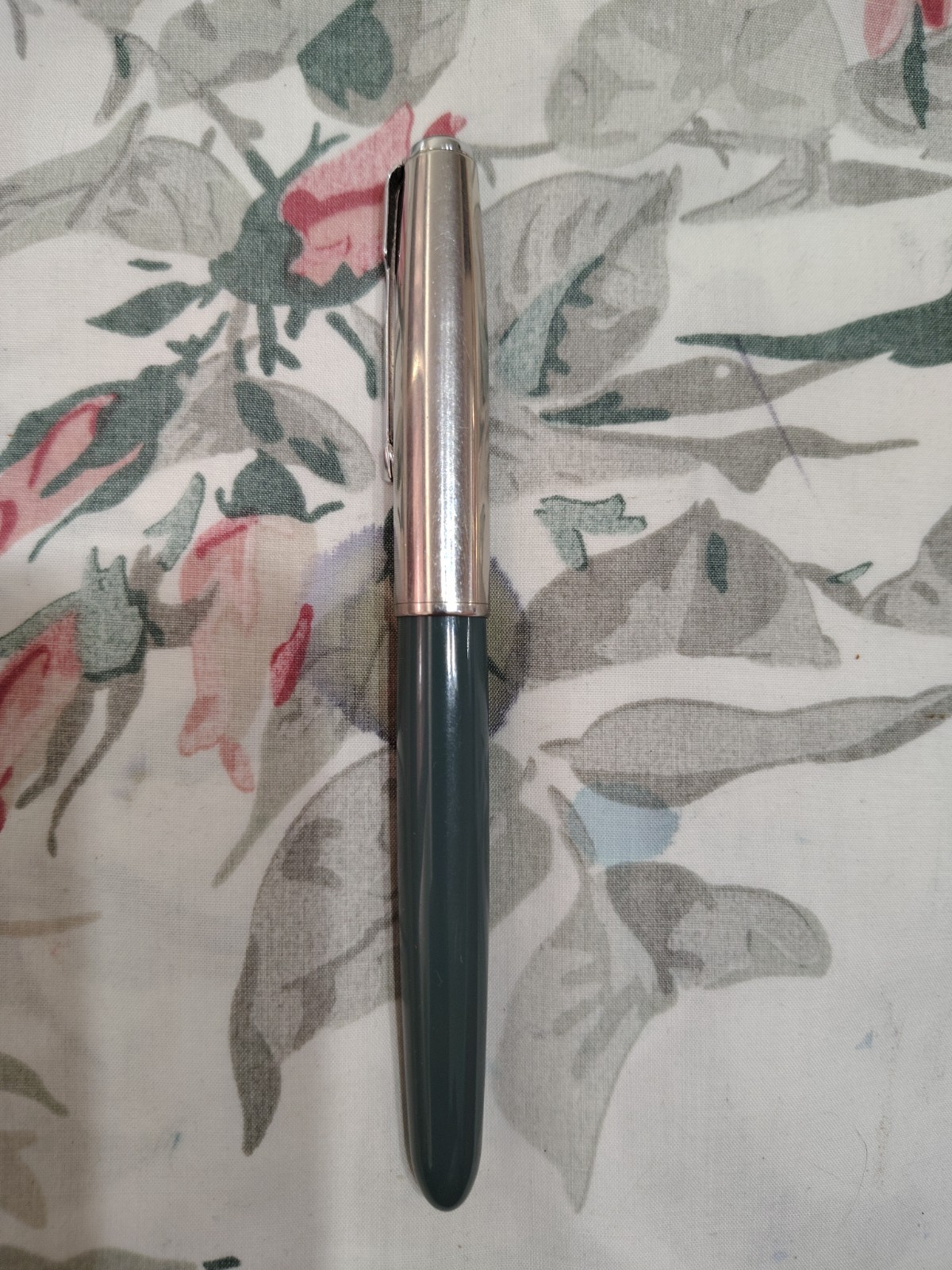 PARKER 51 CHROME CAP, GREY BARREL FOUNTAIN PEN OCTANIUM FINE NIB USA