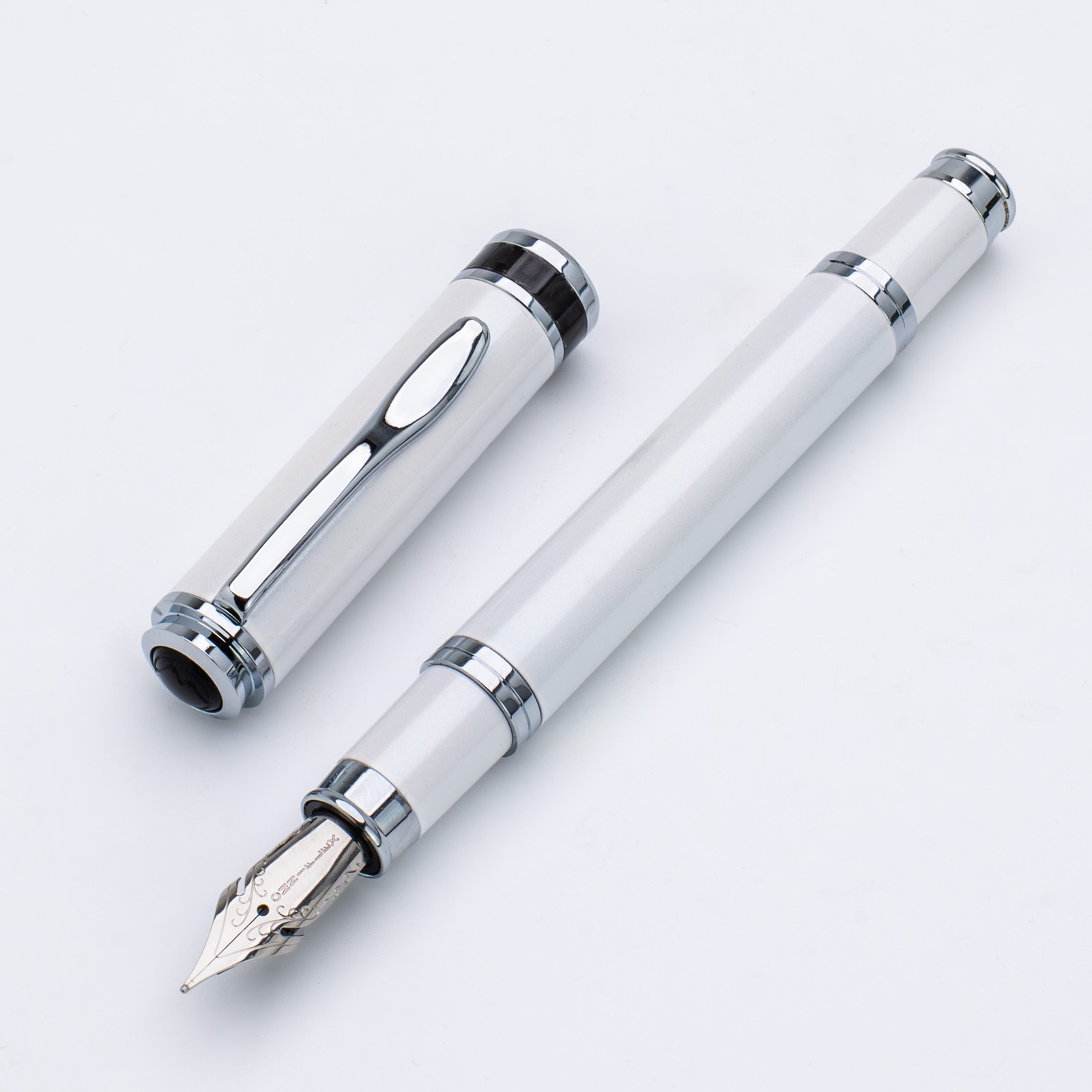 Monteverde Innova Fountain Pen in 2026 Cloud Dancer in Chrome Trim – Broad