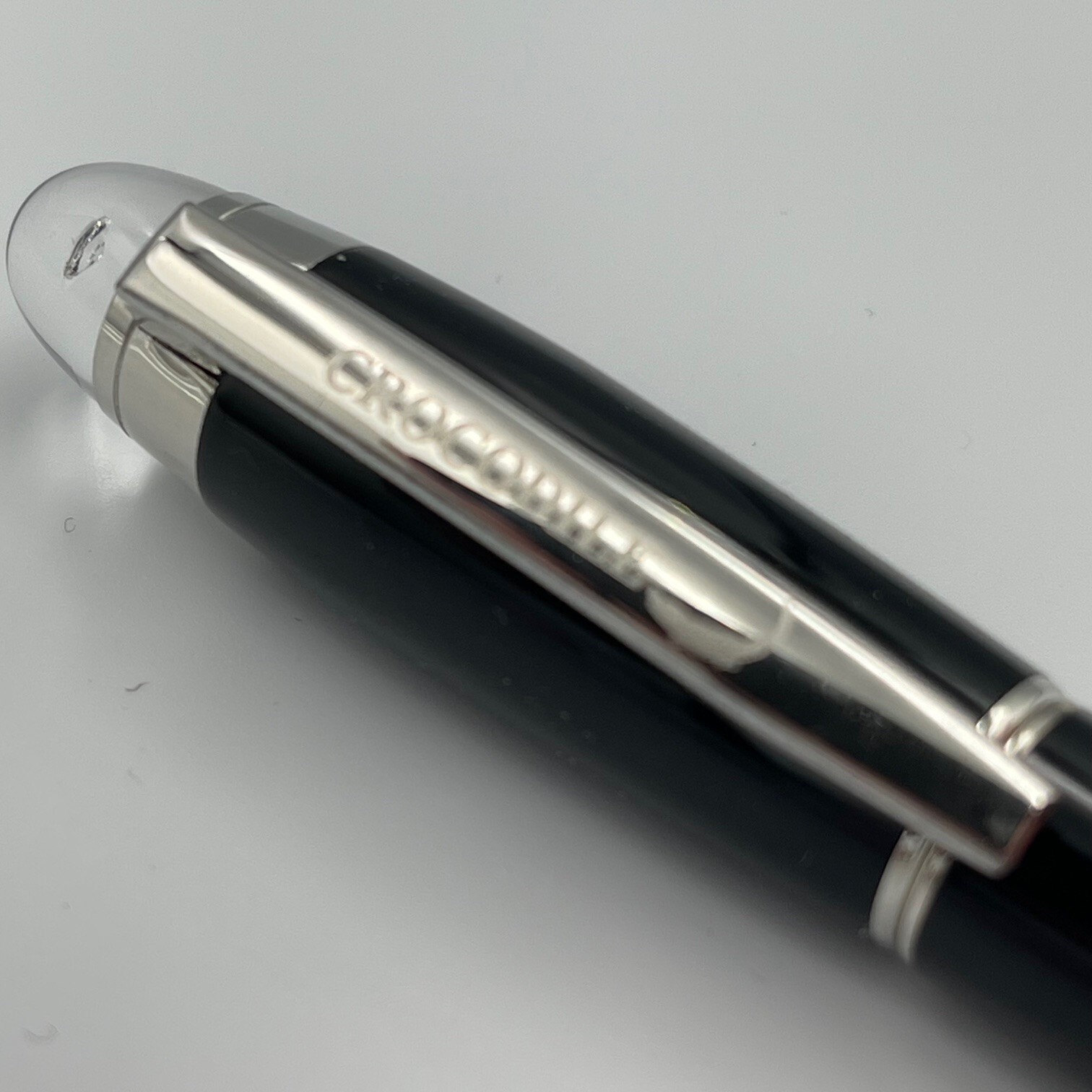 Crocodile Diamond Acrylic 2008 Fountain Pen 22KG Med. Nib Black and Silver Clip