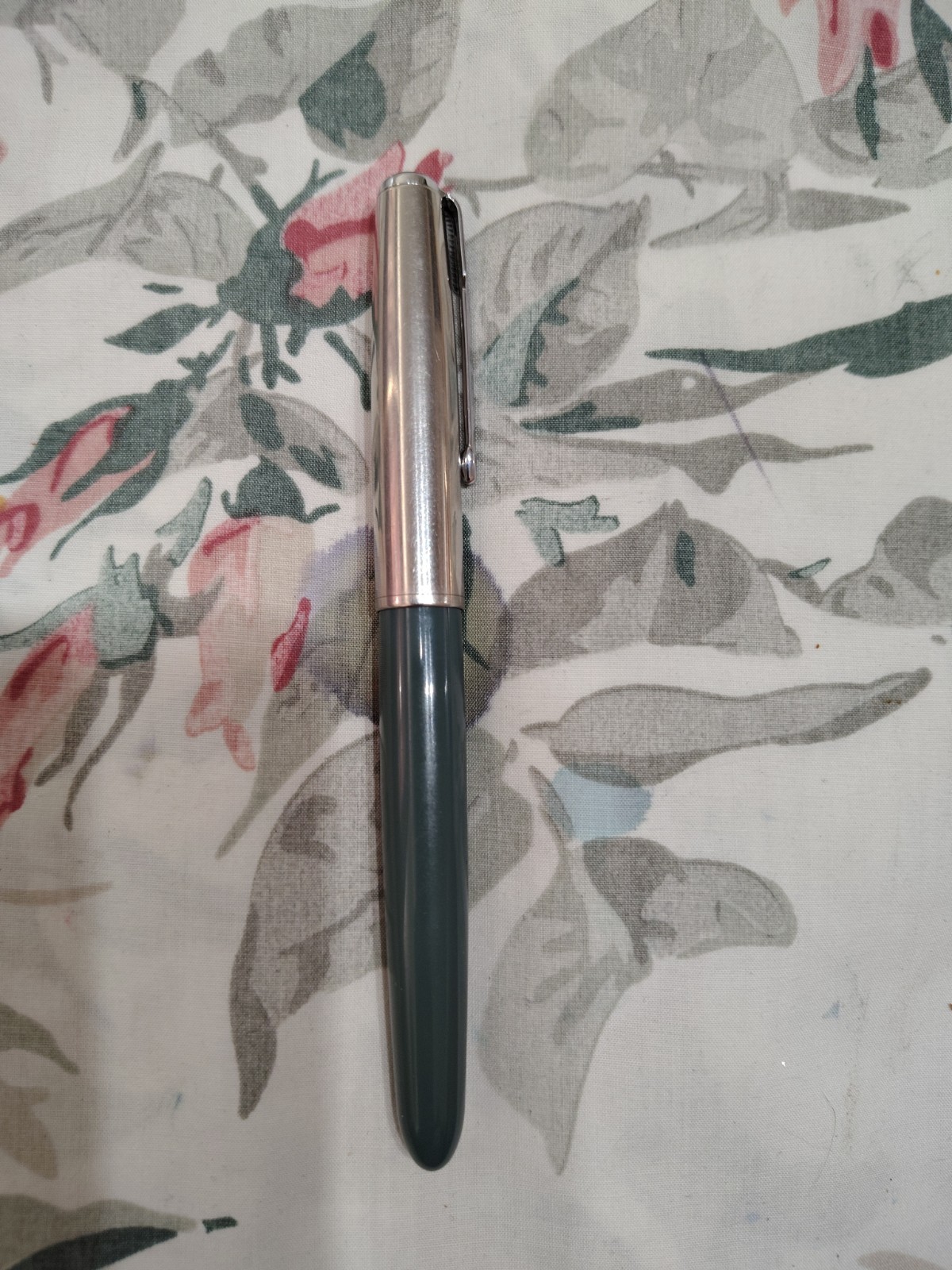 PARKER 51 CHROME CAP, GREY BARREL FOUNTAIN PEN OCTANIUM FINE NIB USA