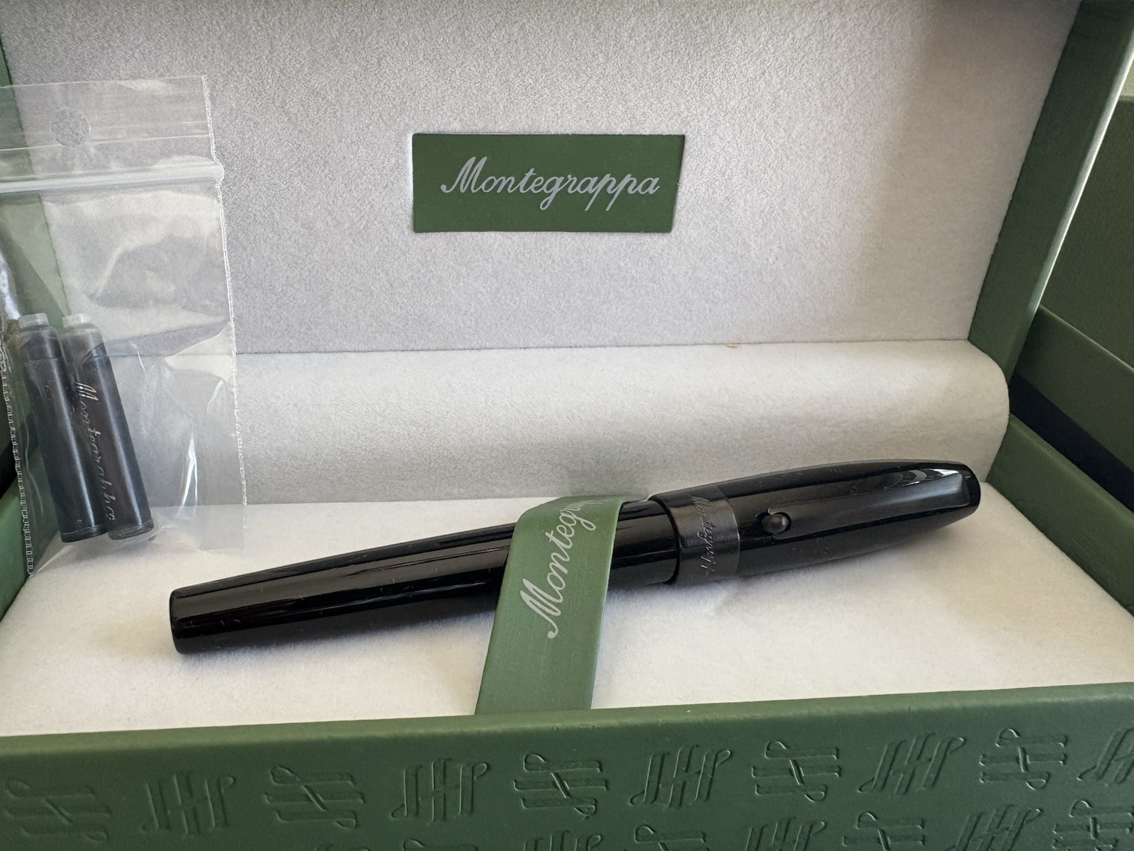 Montegrappa Fortuna Fountain Pen Black Resin M Medium Nib Ruthenium New Full Box