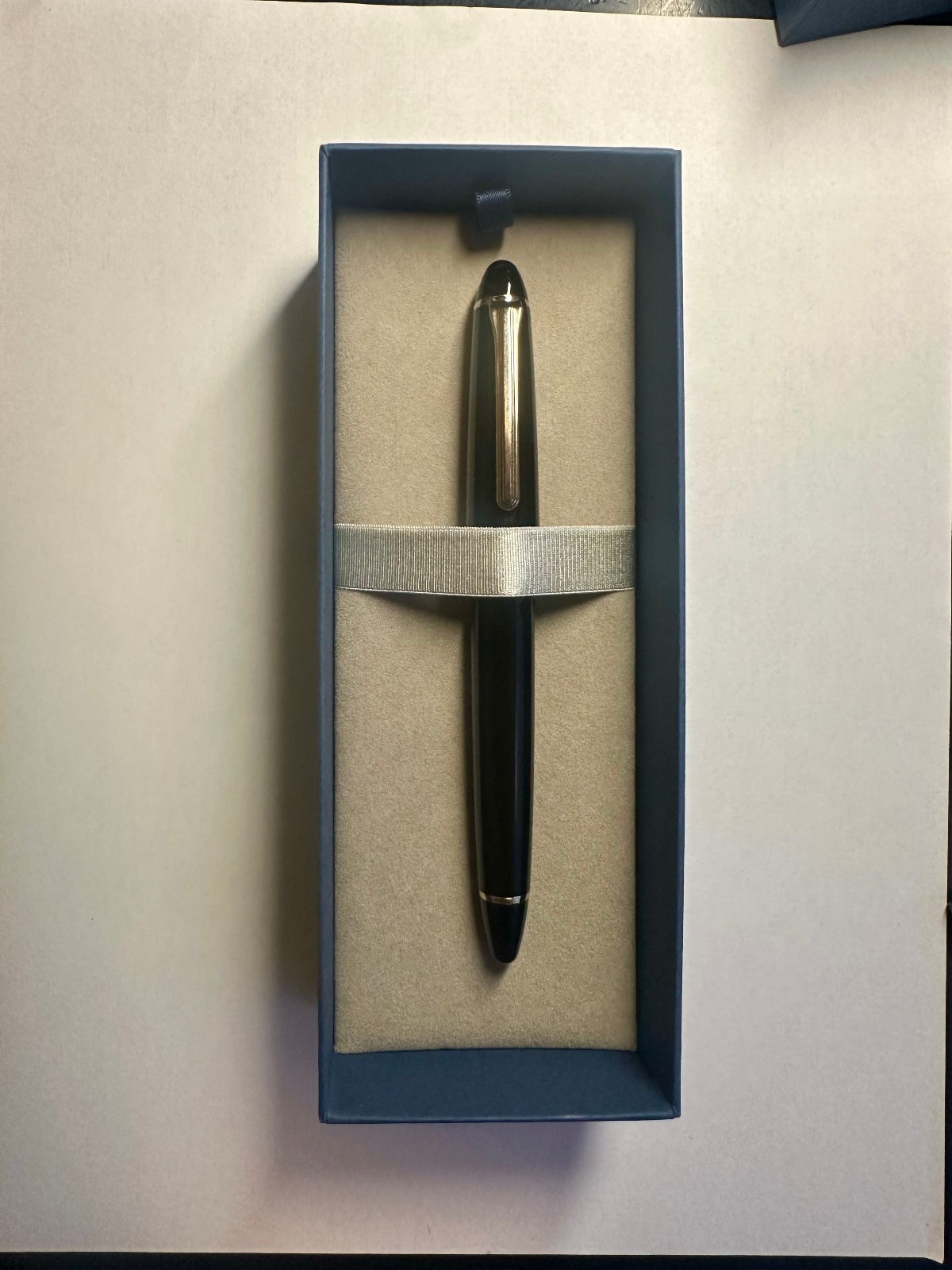 Sailor Profit Standard – Medium Nib – 21k -Black Resin – With Box & Converter