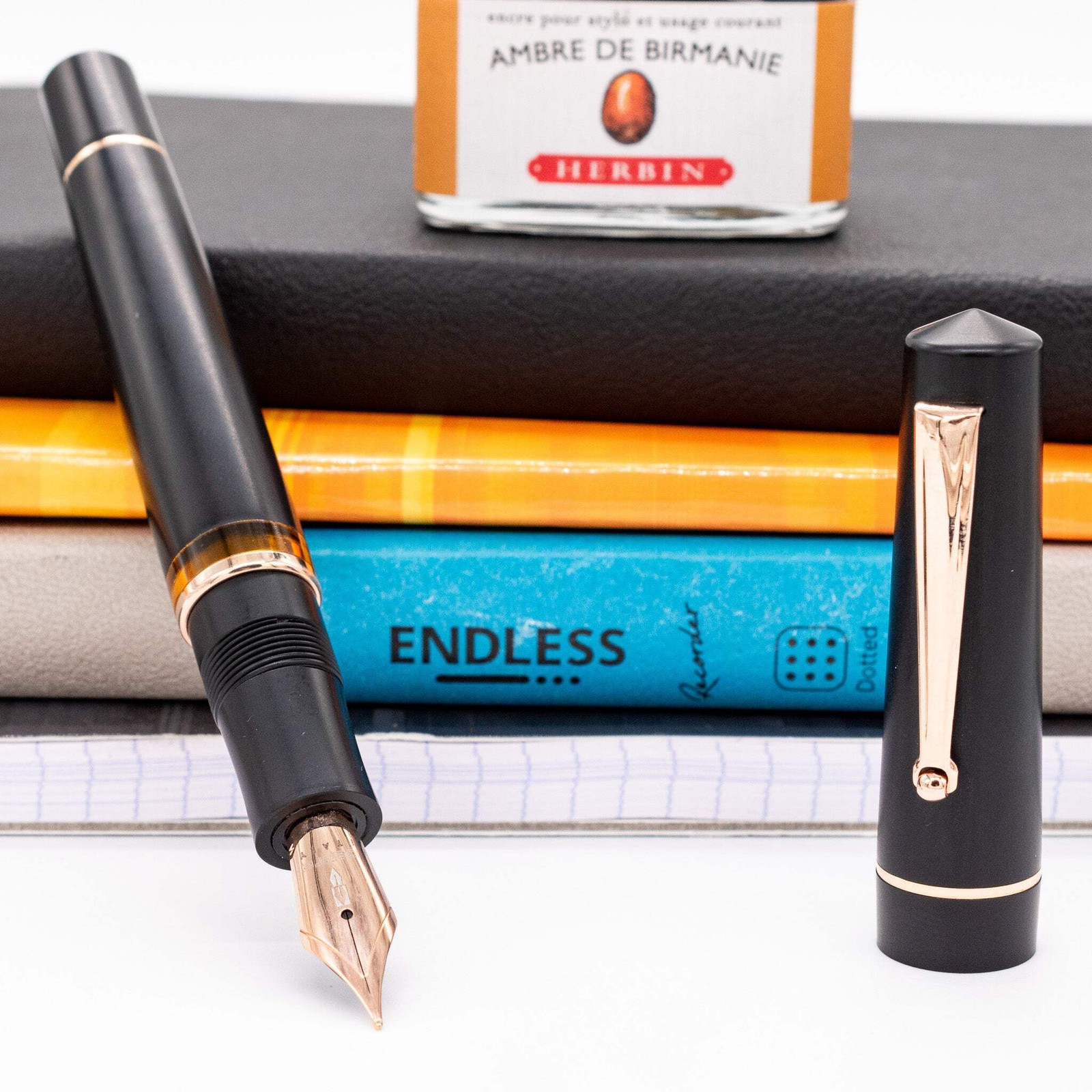 Delta Duna Fountain Pen – Matte Black & Rose Gold