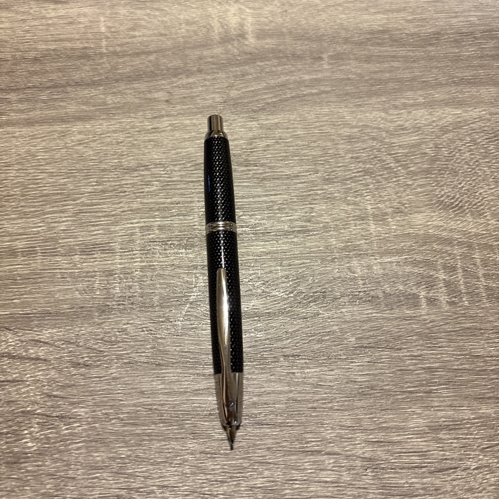 Pilot Vanishing Point Fountain Pen in Black Carbonesque & Rhodium – 18K Broad