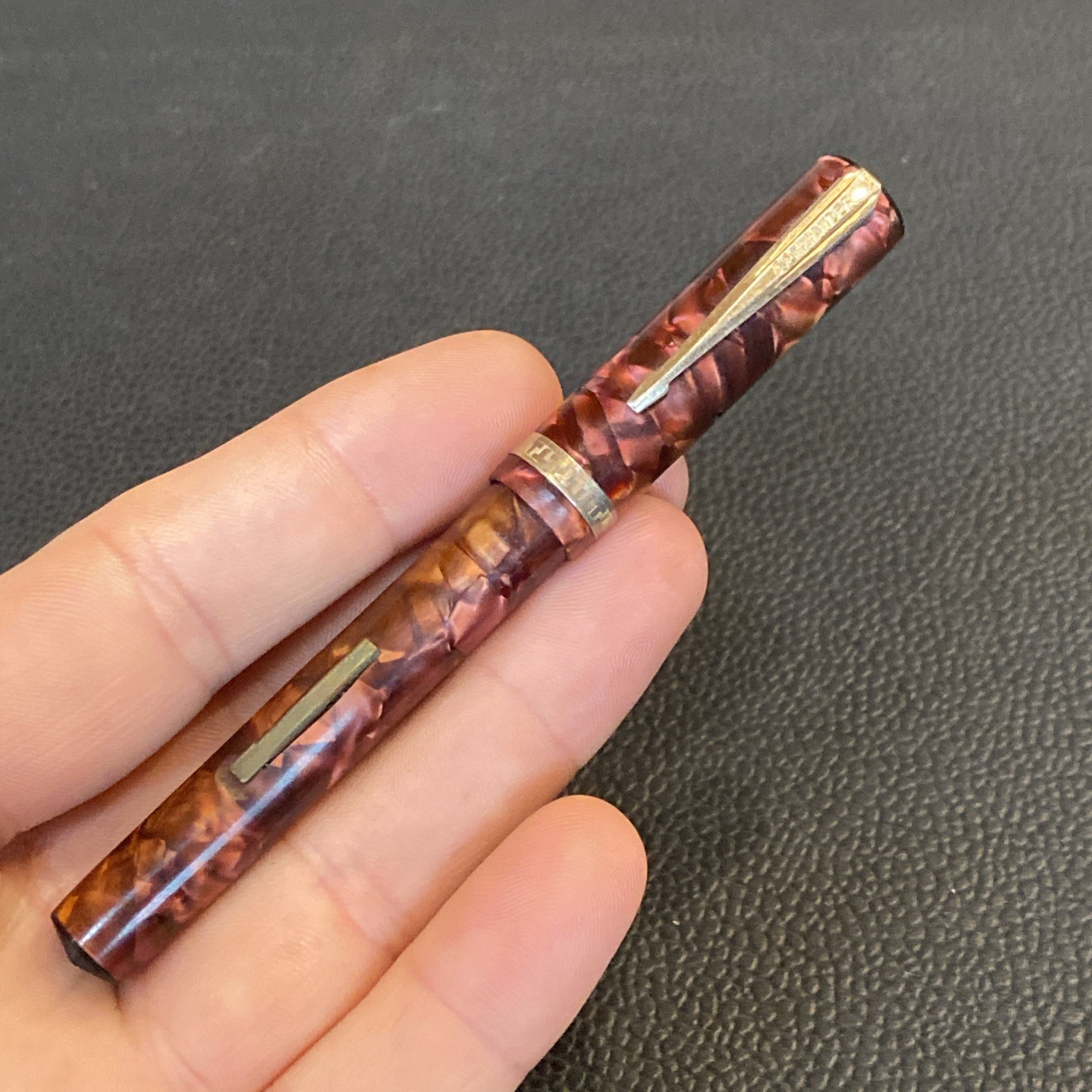 1930s Vtg COMMANDER FOUNTAIN PEN Lever Fill Red Cracked Ice USA Greek Key Band