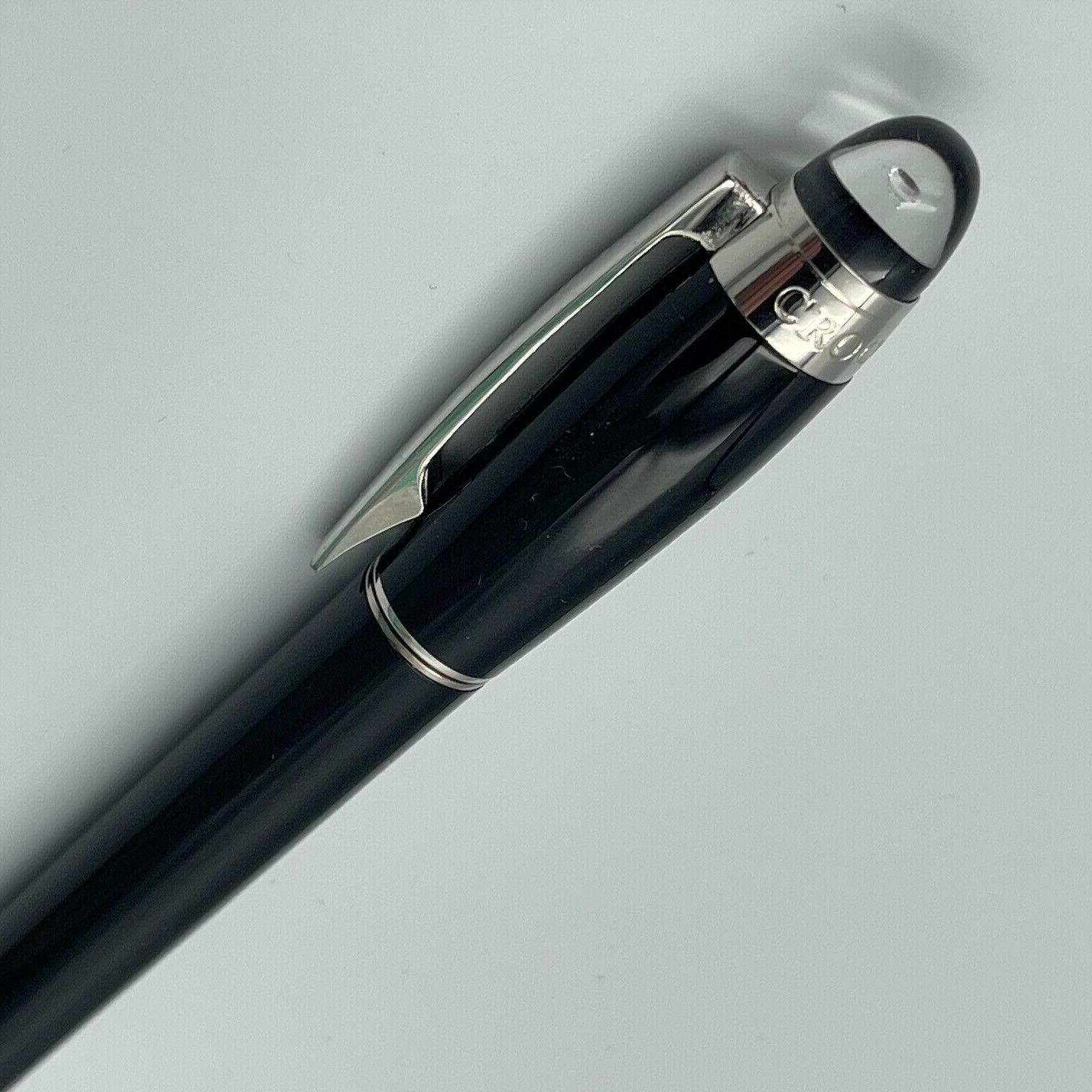 Crocodile Diamond Acrylic 2008 Fountain Pen 22KG Med. Nib Black and Silver Clip