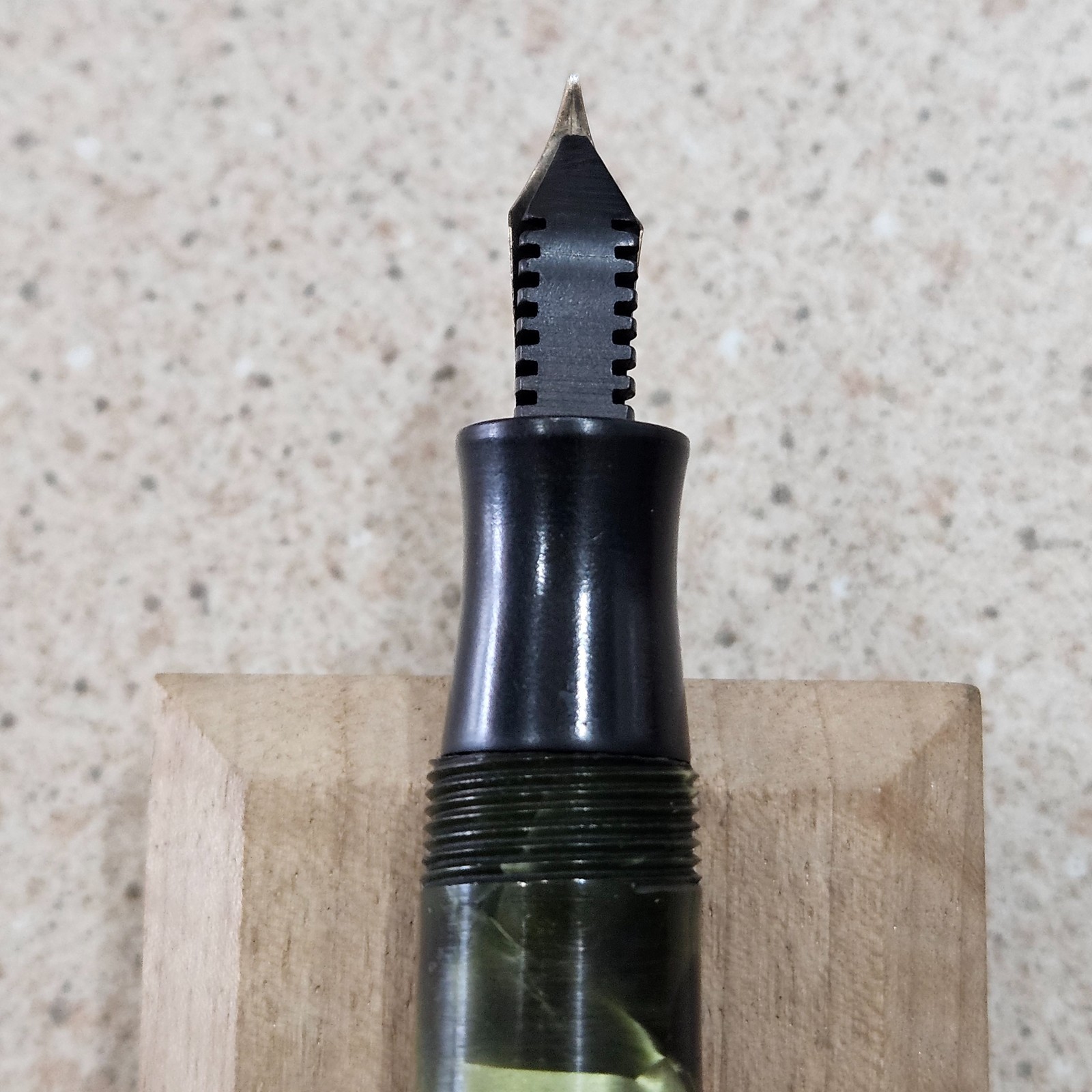 Vintage Parker Parkette Lever Fill Green Pearl & Black Ends 4-3/4″ Fountain Pen