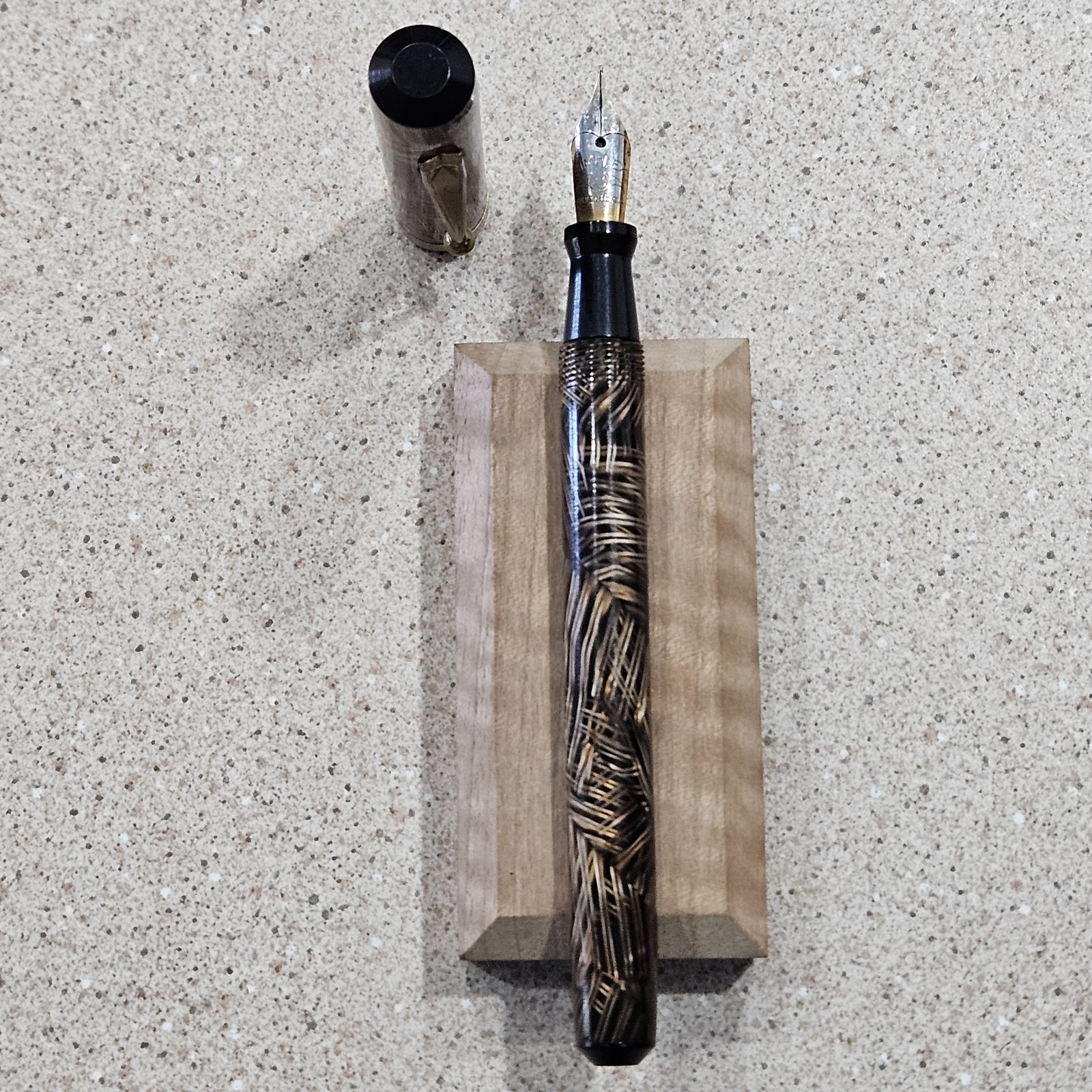 Vintage Unbranded Lever Fill Brown & Black Crosshatching 5-1/8 Inch Fountain Pen
