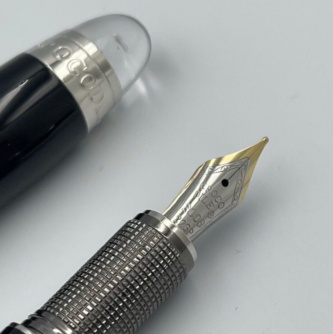 Crocodile Diamond Acrylic 2008 Fountain Pen 22KG Med. Nib Black and Silver Clip