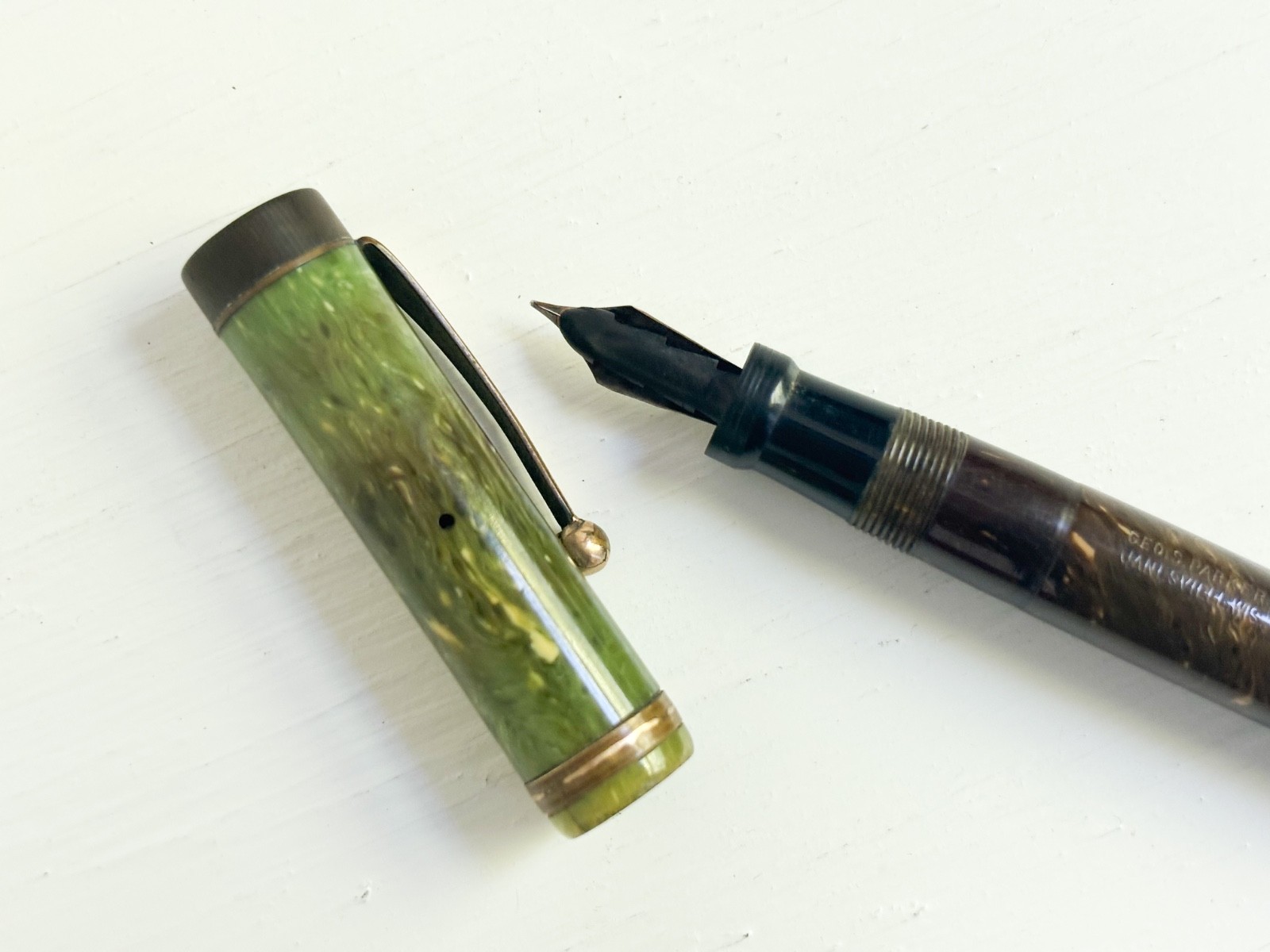 Vintage 1930s Green Marbled Parker Duofold Lucky Curve Fountain Pen