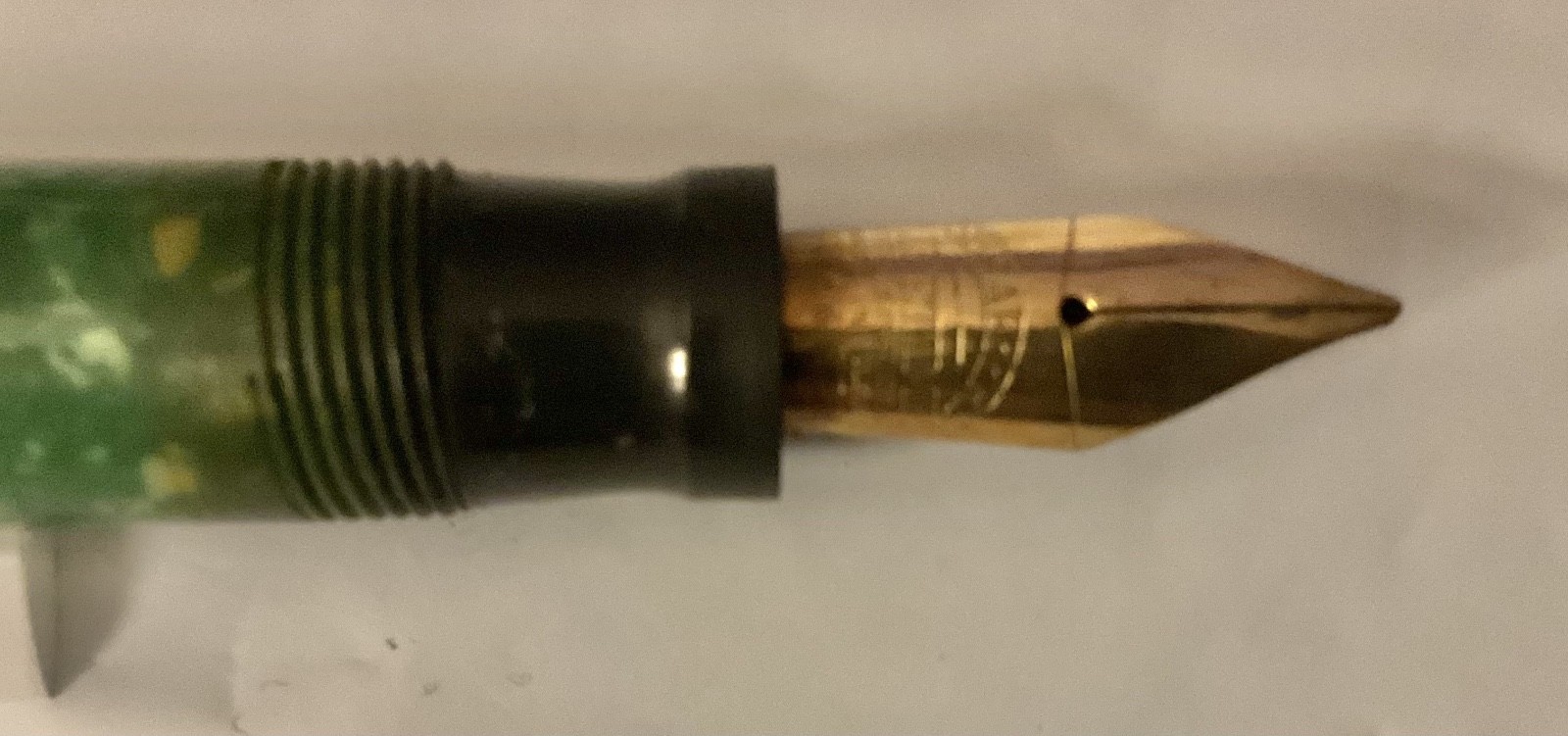 SHEAFFER 1000 OVERSIZE LIFETIME BALANCE FOUNTAIN PEN IN BLACK.