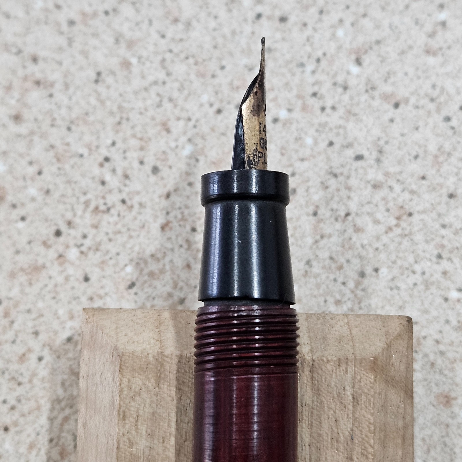 Vintage Wearever Lever Fill Red Woodgrain With Rounded Ends 5-3/8″ Fountain Pen