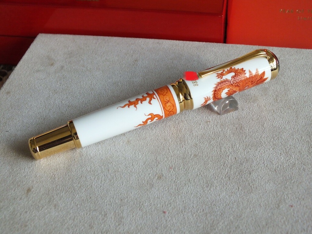Montblanc 2000 Year of the Golden Dragon 888 Meissen Porcelain Fountain Pen