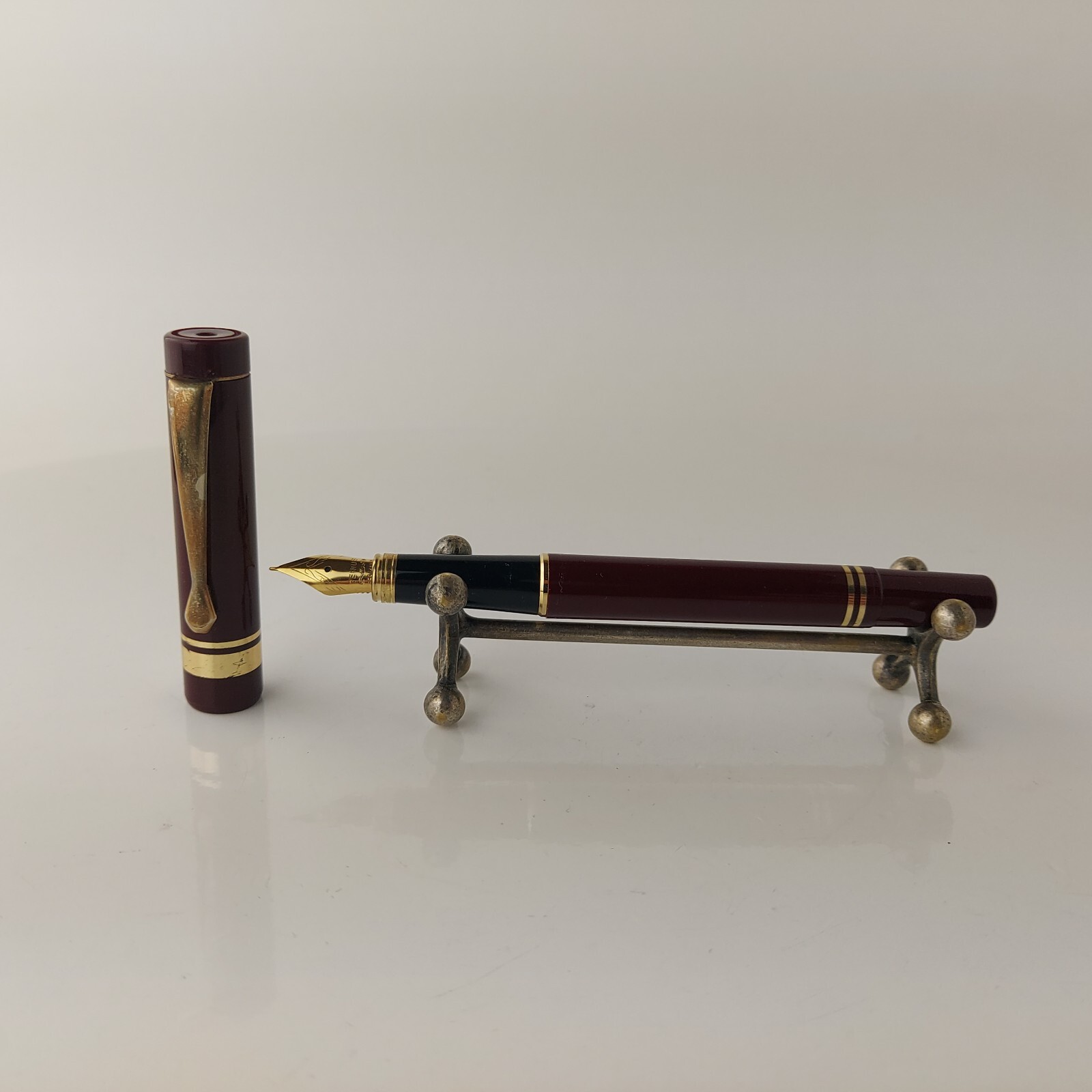 Fountain Pen Unbranded Genius Germany Fine Nib Red Plastic Gold Trim #5818