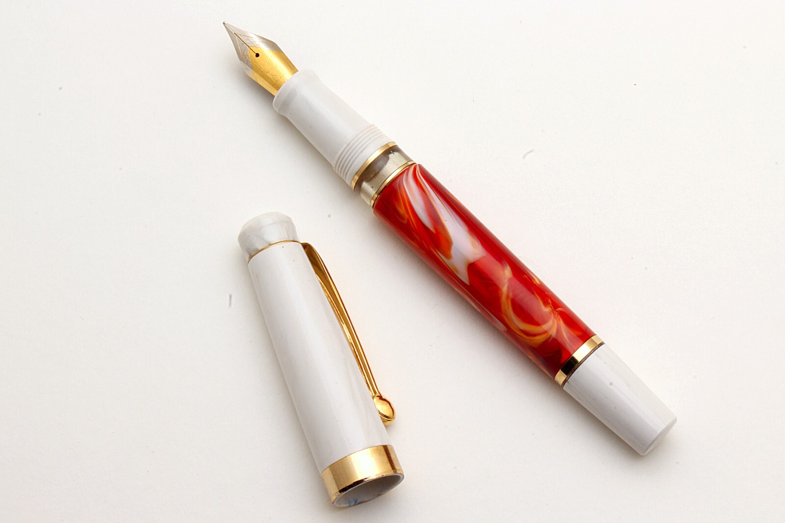 Kanwrite Heritage Orange & White Acrylic Piston System Fountain Pen New With Box