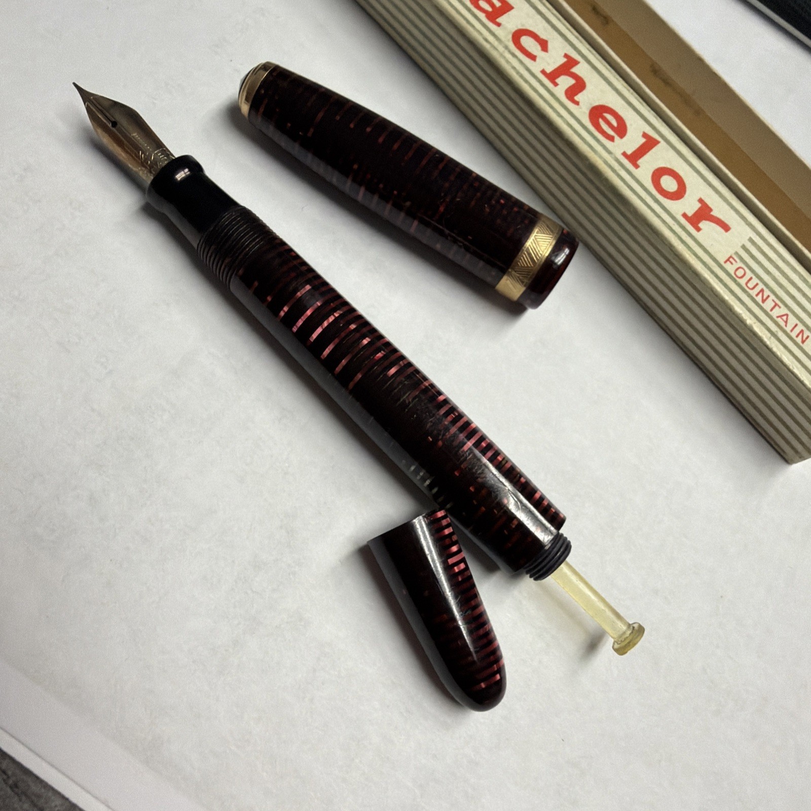 VINTAGE 1953 PARKER VACUMATIC MAJOR BURGUNDY PEARL FOUNTAIN PEN 14K NIB CANADA