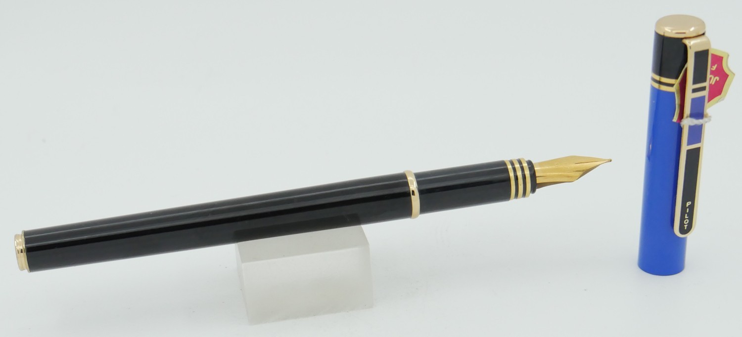 Pilot Juliet Black & Blue Fountain Pen – Fine Nib -1980’s -Mint New-Old-Stock
