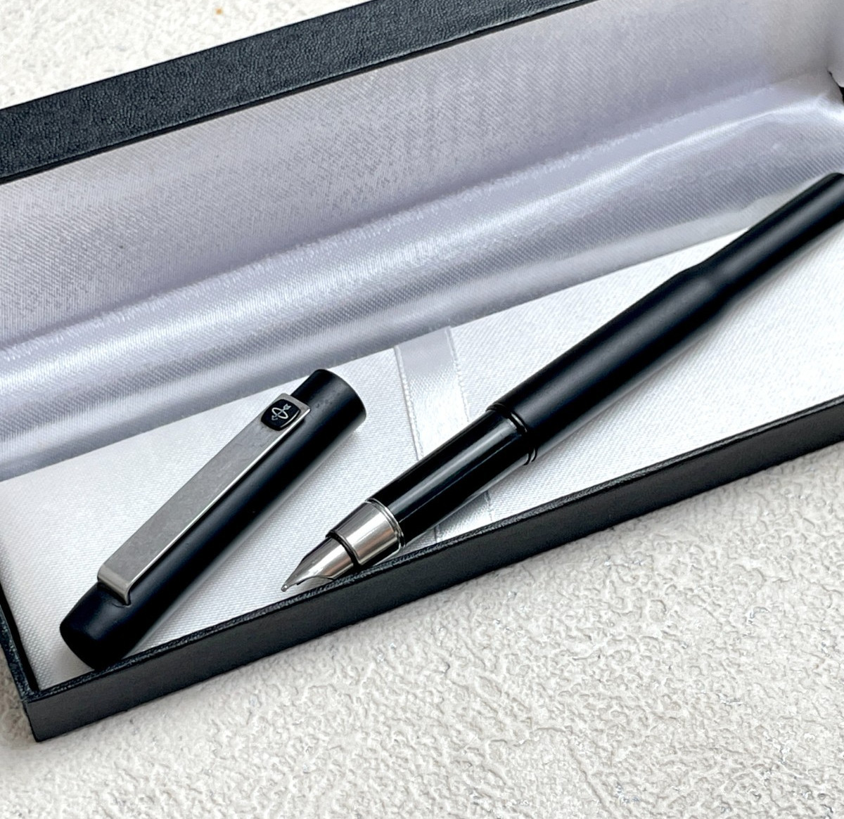 Vintage Parker 25 Fountain Pen in Matte Black Made in England BS057
