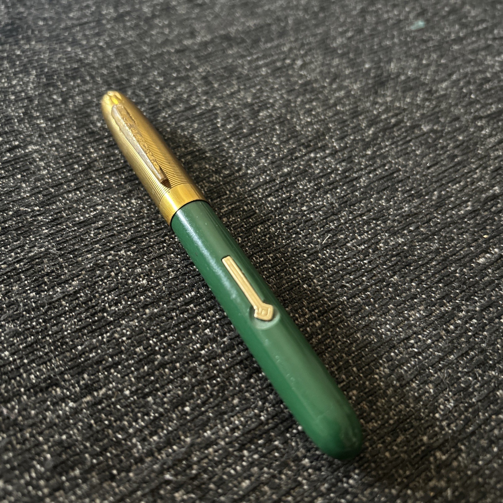 Sheaffer Vintage Green Fineline Lever Fill Pen–Goldtone cap-fine nib 14KT