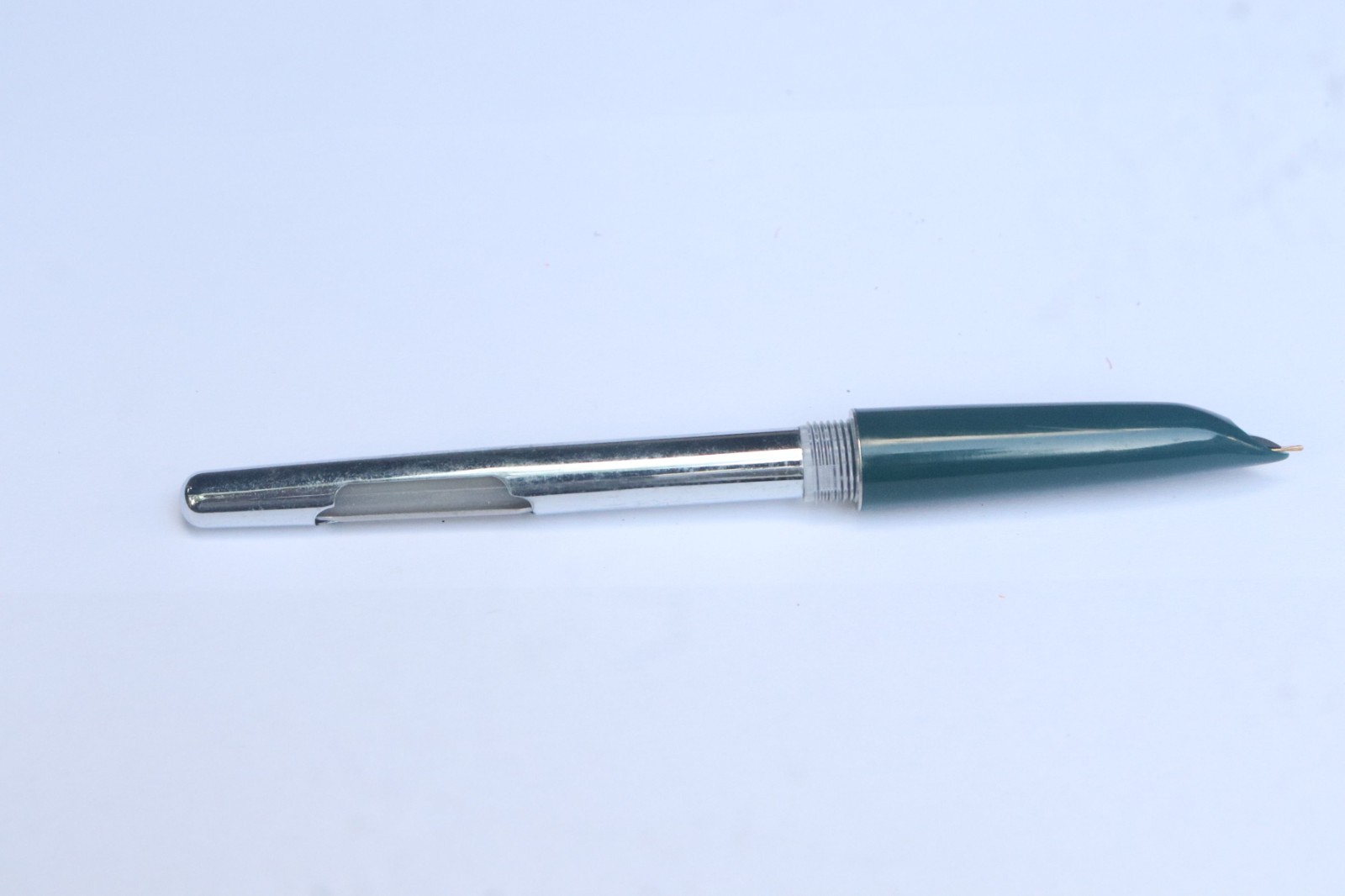 Vintage Unused Hero 332 Fountain Pen Green Plastic body Fine Nib China