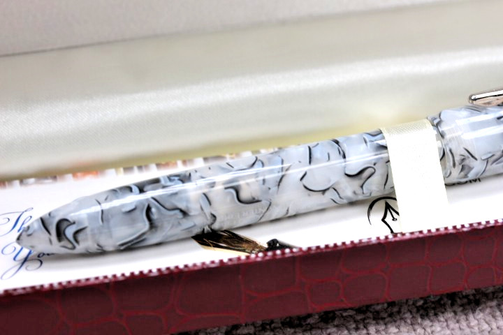 EDISON NOUVEAU 2018 WINTER PREMIERE FROST FOUNTAIN PEN FINE NIB NEW IN BOX