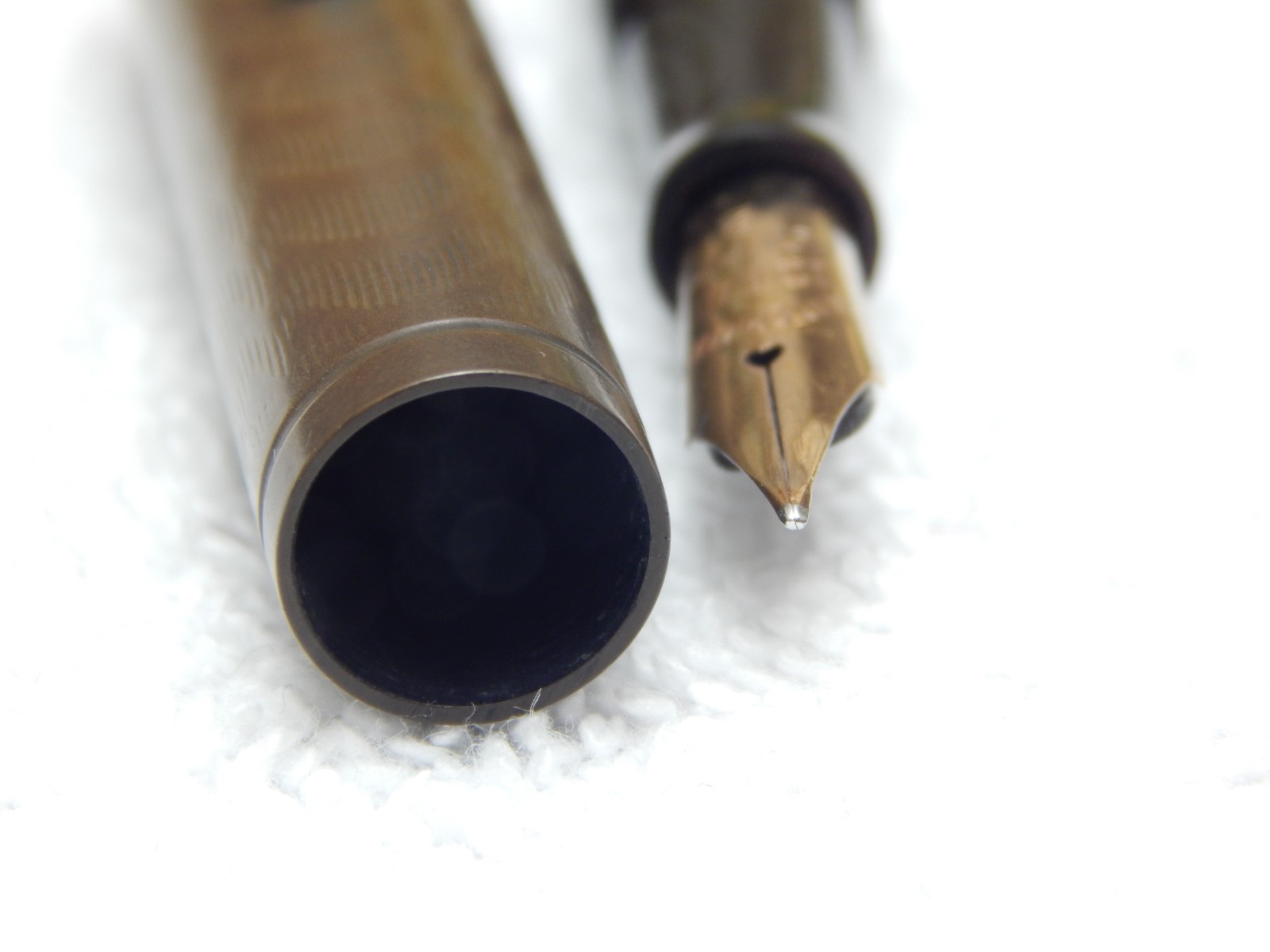 LOT# 228X. VINTAGE WATERMAN ‘S 52 1/2 FOUNTAIN PEN. FLEX NIB, F TO BB+ (1.6 mm)