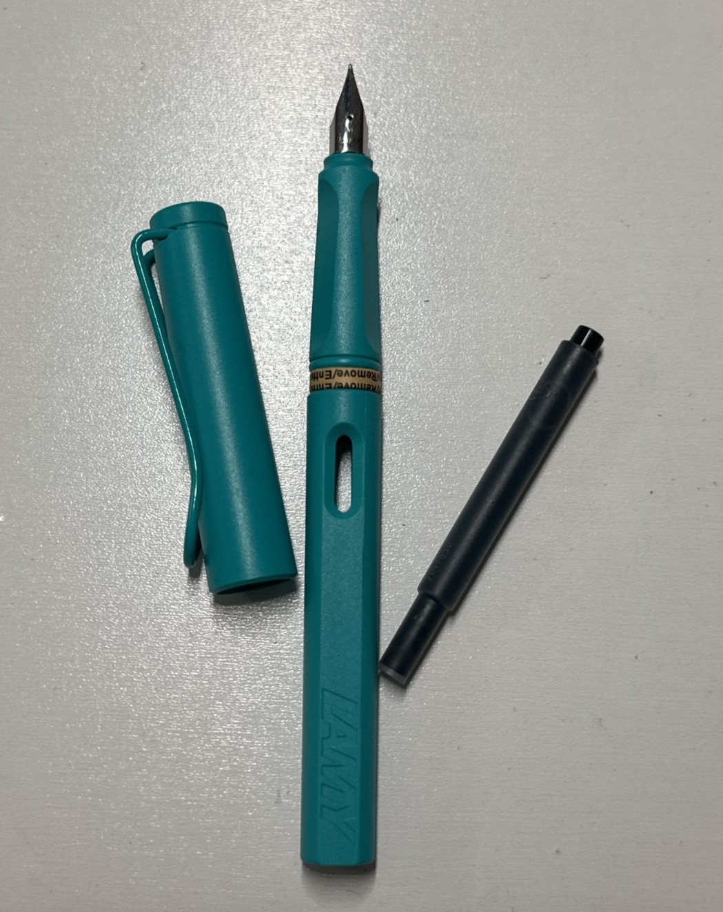 LAMY Safari Fountain Pen Aquamarine Fine Nib Black Ink Catridge NO BOX