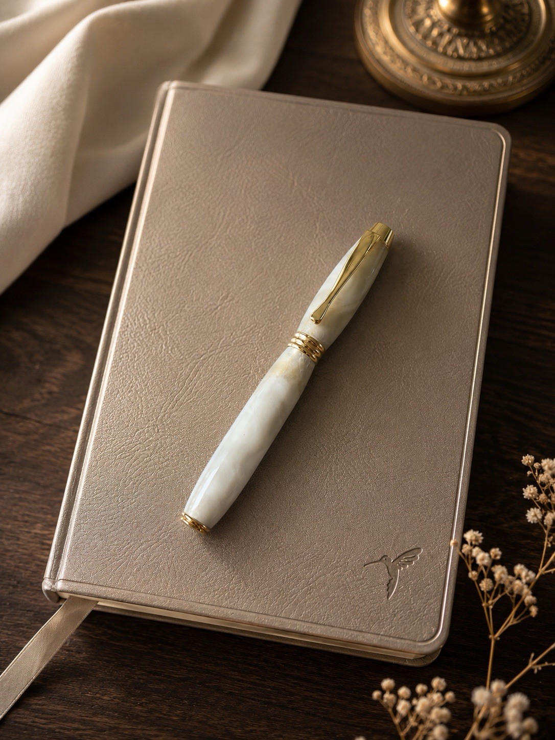 White Marble Acrylic Fountain Pen – Gold Hardware, Interchangeable Nib