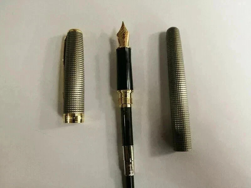 Parker Sonnet Series Silver Grid/Gold Clip Fine (F) Nib Fountain Pen With Box