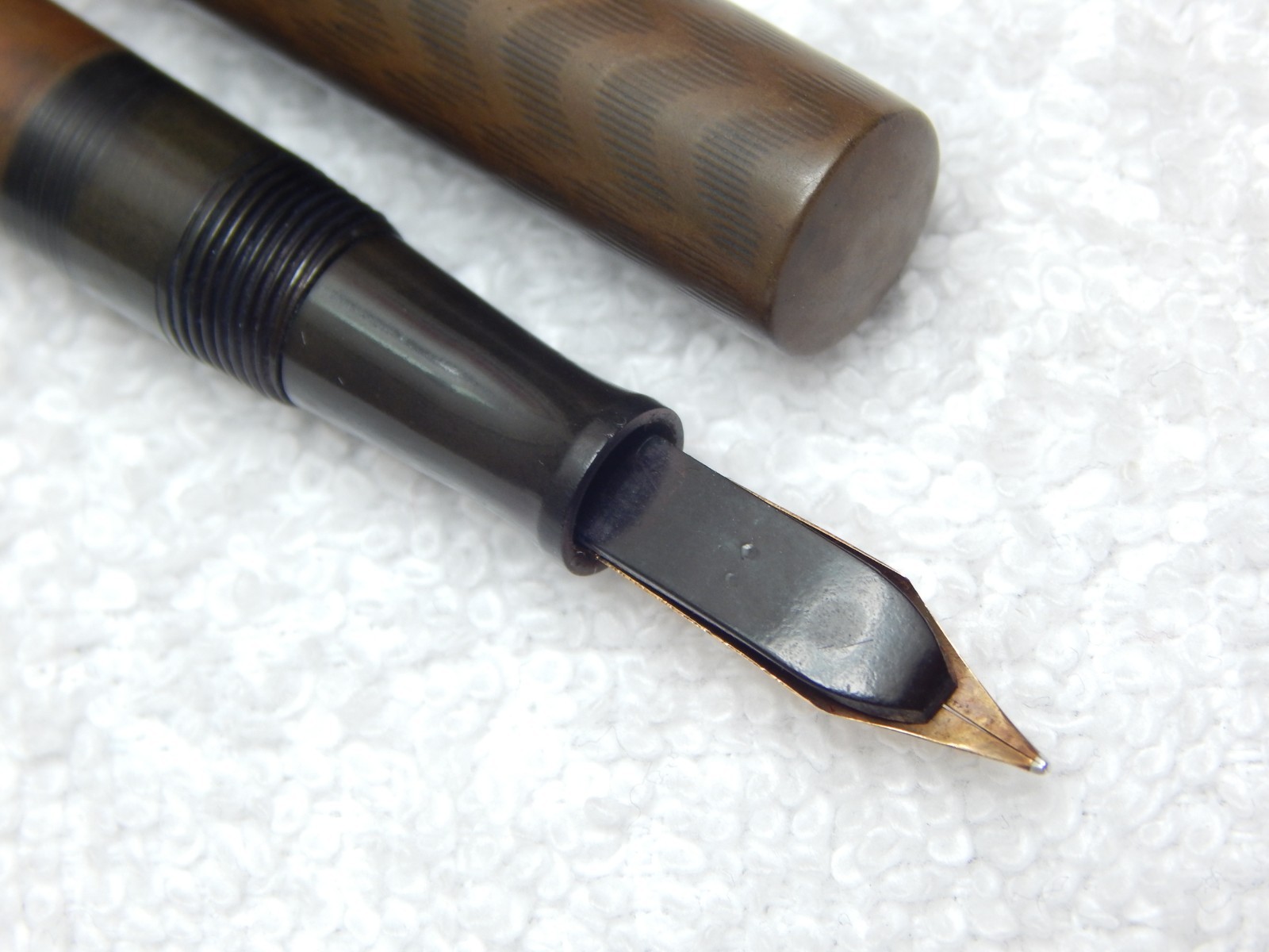 LOT# 228X. VINTAGE WATERMAN ‘S 52 1/2 FOUNTAIN PEN. FLEX NIB, F TO BB+ (1.6 mm)