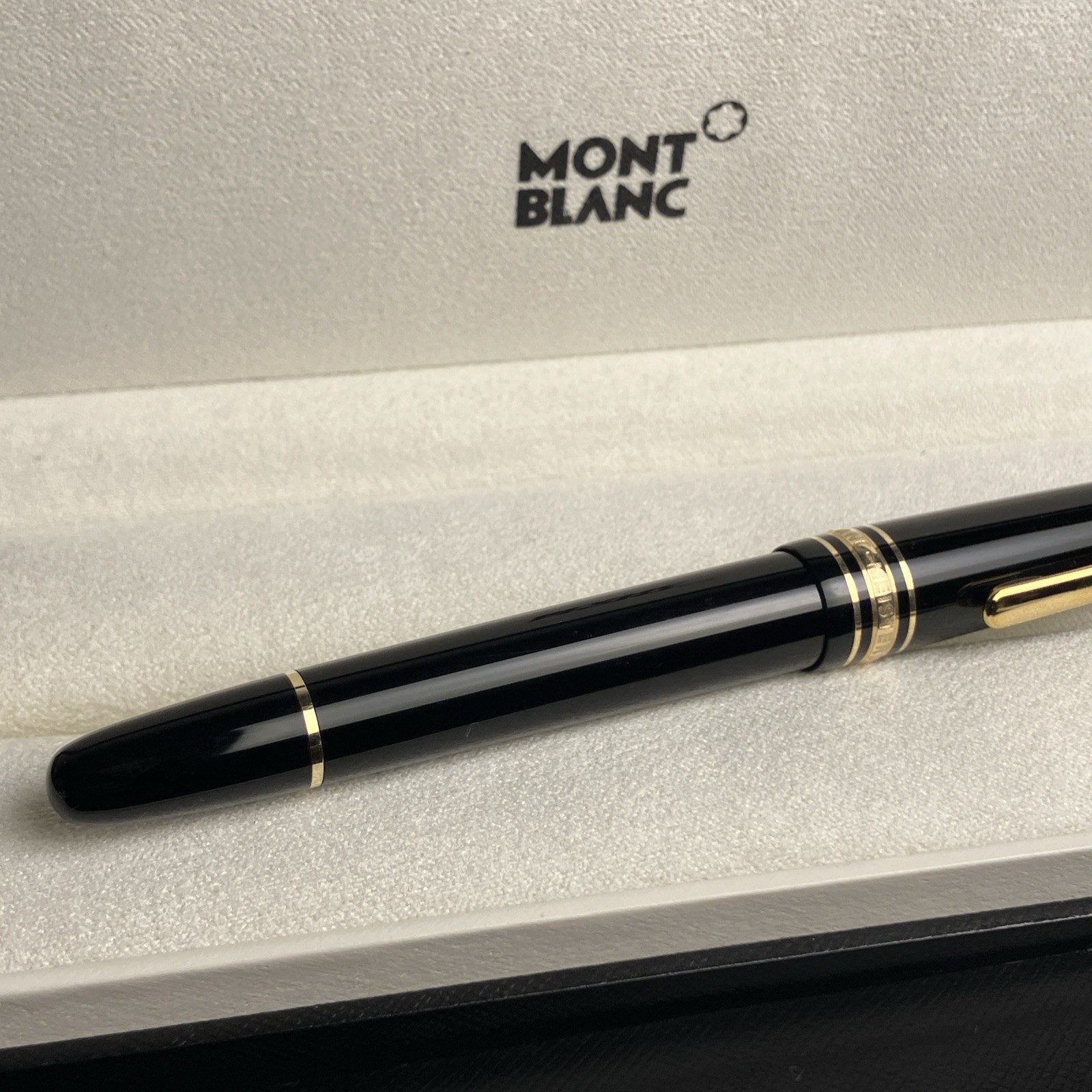 Montblanc Meisterstuck 144 18K AU750 Fountain Pen M Nib 4810 NOB