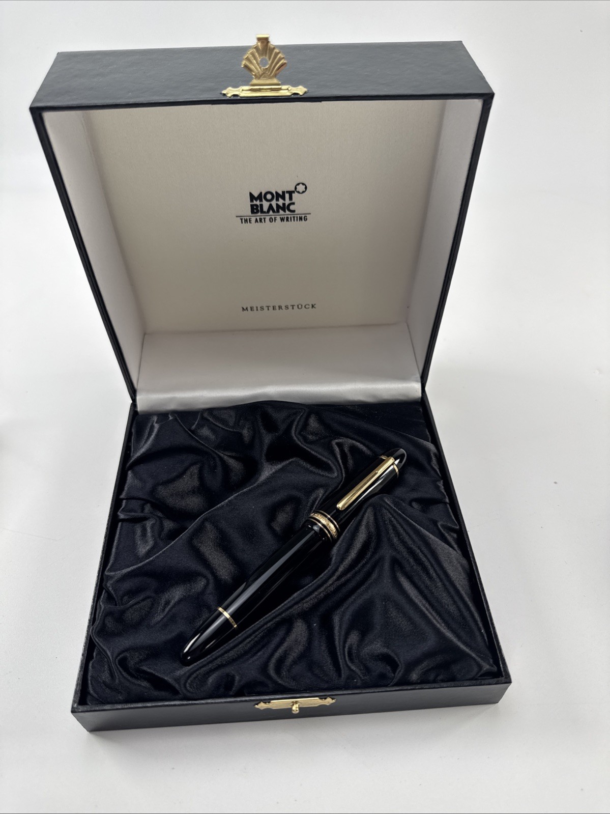 Vintage Montblanc Meisterstück No. 149 Fountain Pen 18K M Nib Germany with Box
