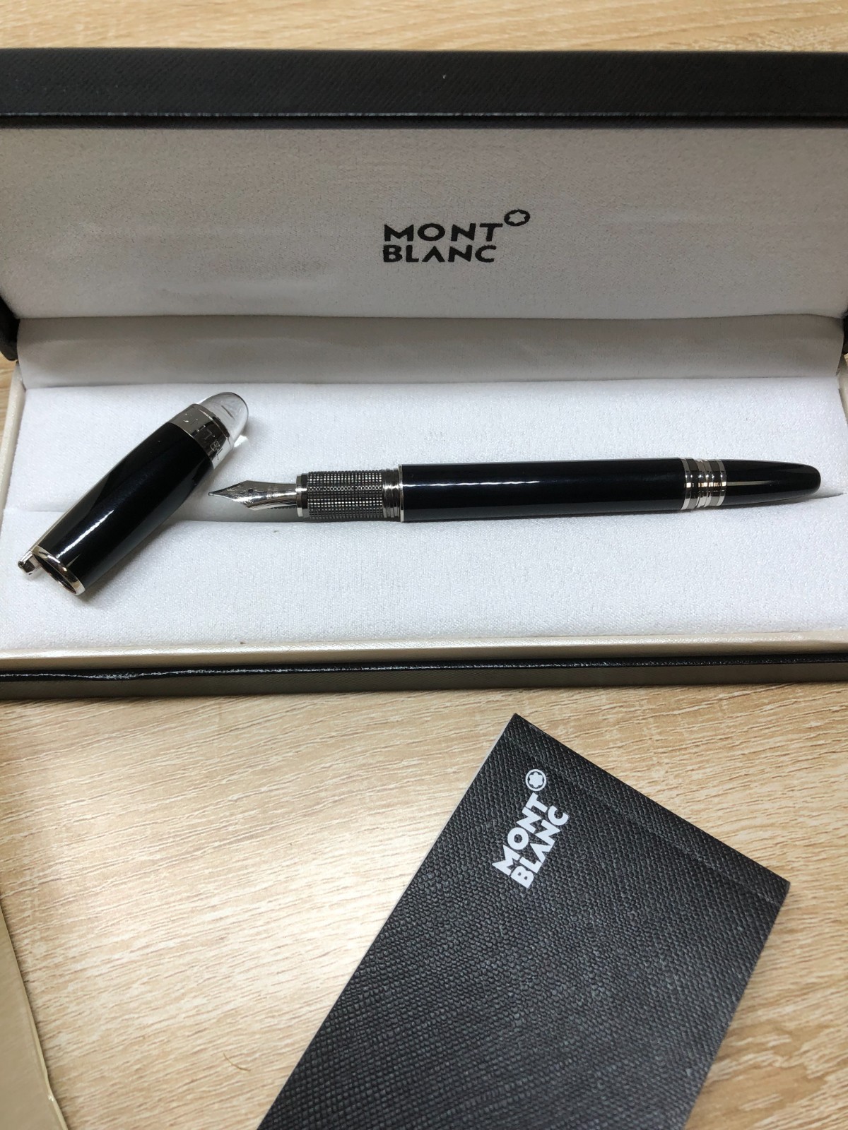 Montblanc high-end luxury signature/fountain black Body pen M-nib with box