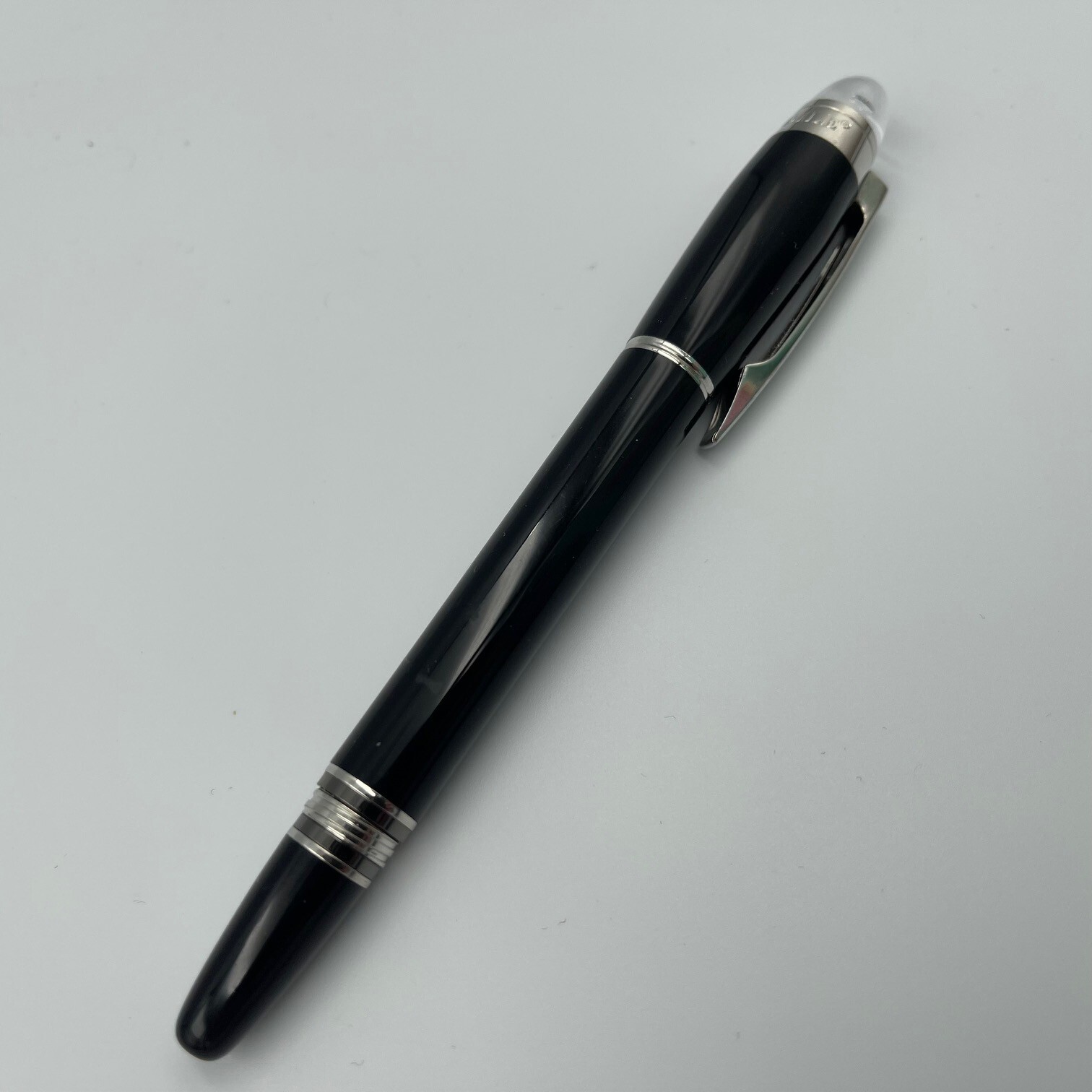 Crocodile Diamond Acrylic 2008 Fountain Pen 22KG Med. Nib Black and Silver Clip