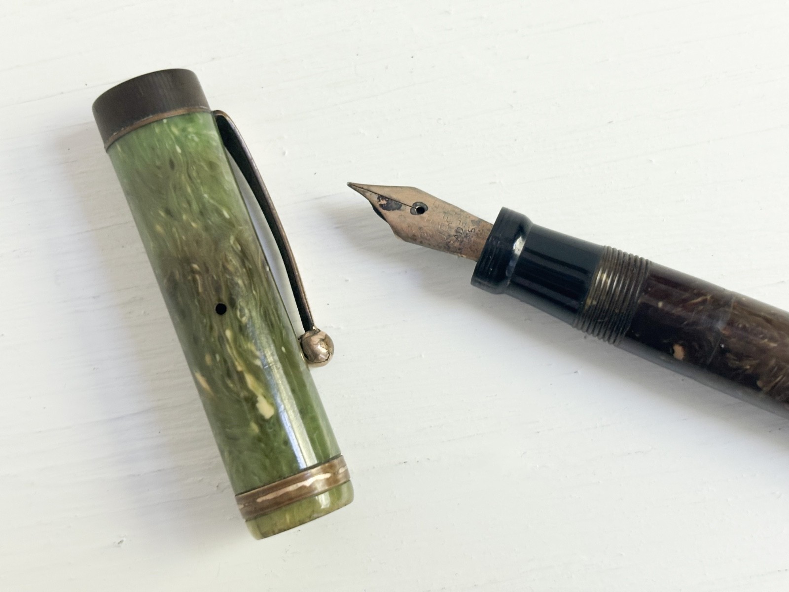 Vintage 1930s Green Marbled Parker Duofold Lucky Curve Fountain Pen