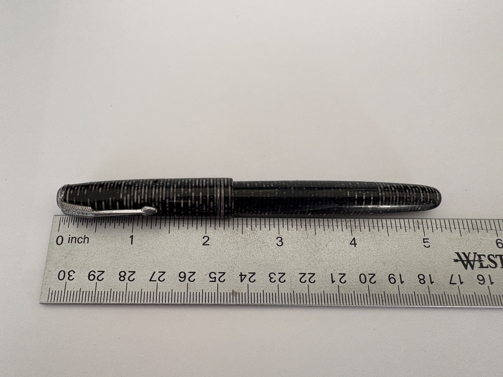 Vintage Parker Vacumattic Debutante Fountain Pen Circa 1940’s. Plastic Plunger