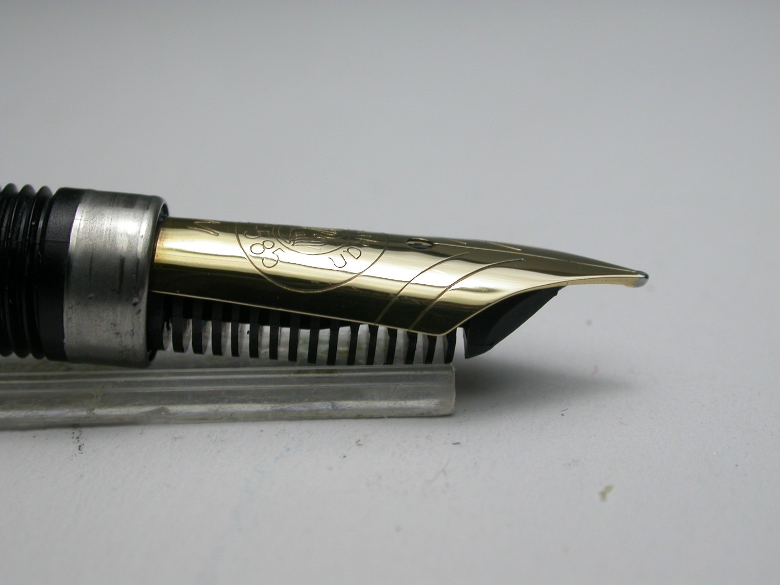 PELIKAN FLEXIBLE M400 VINTAGE OLD STYLE 14C 585 M MEDIUM GOLD NIB FOUNTAIN PEN!