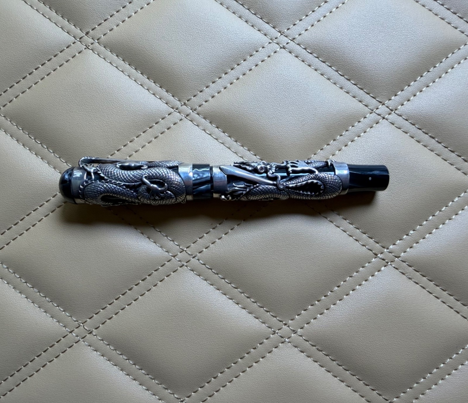 Montegrappa Dragon 1995 Sterling Silver Fountain Pen Medium 18K Gold NIB Rare
