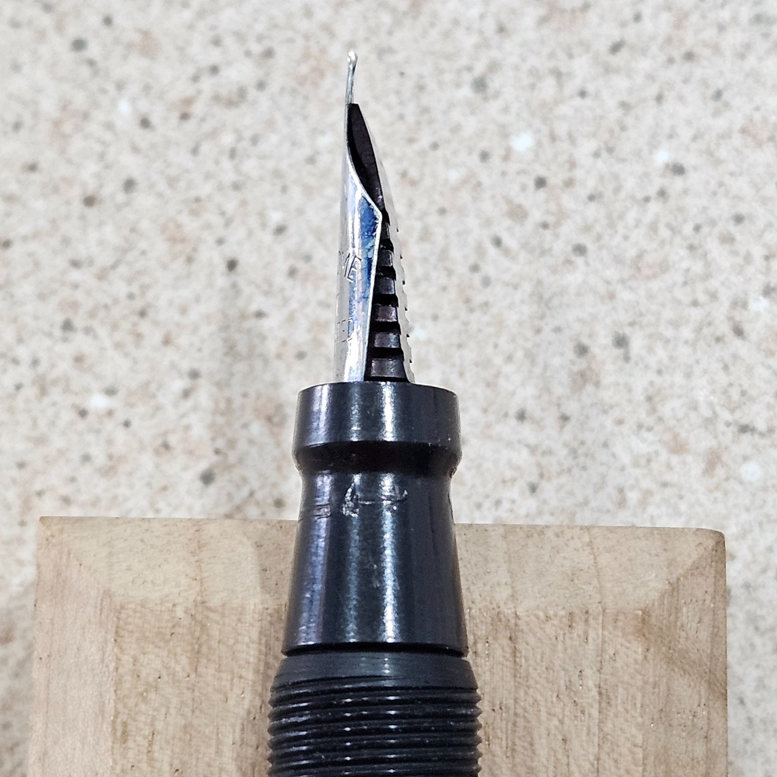 Unbranded Lever Fill Black Etched Cap & Barrel With Pointed Ends 5″ Fountain Pen