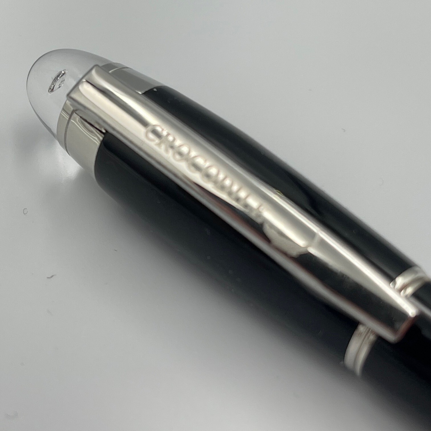 Crocodile Diamond Acrylic 2008 Fountain Pen 22KG Med. Nib Black and Silver Clip