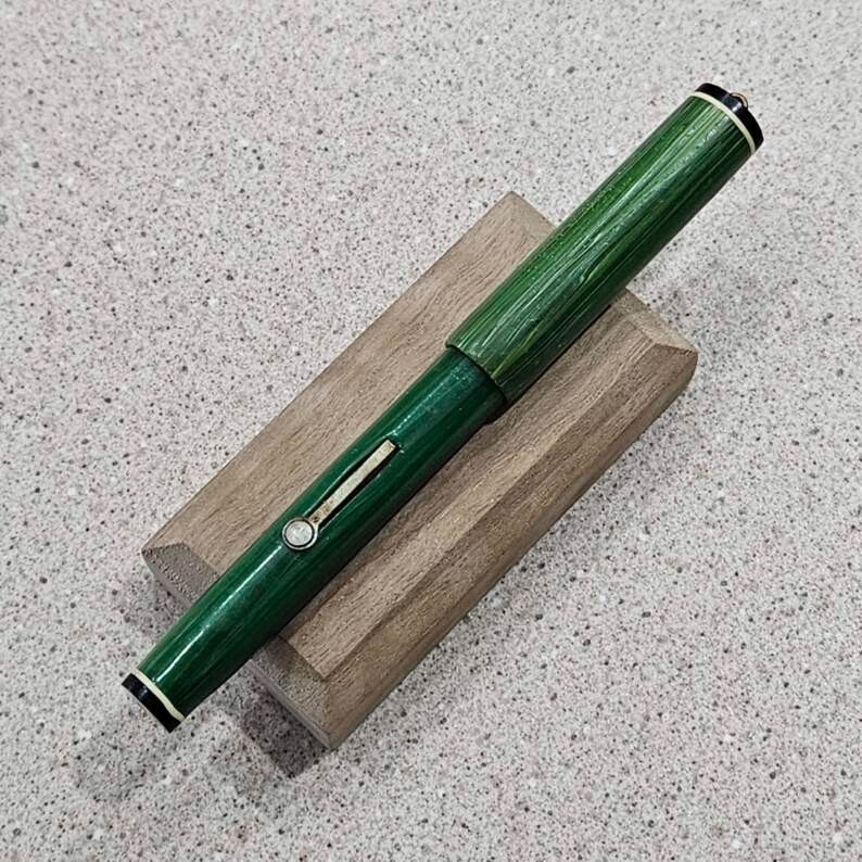 Vintage Unbranded Green Wood Grain Lever Fill Ring Top 4.5″ Fountain Pen Bad NIB