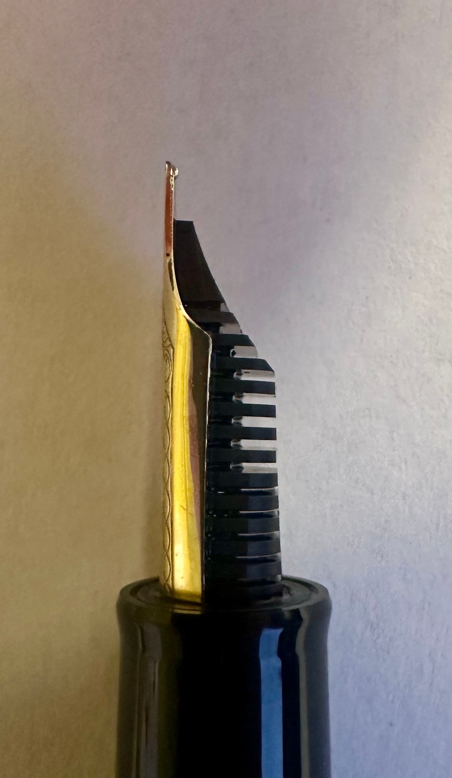 Sailor Profit Standard – Medium Nib – 21k -Black Resin – With Box & Converter