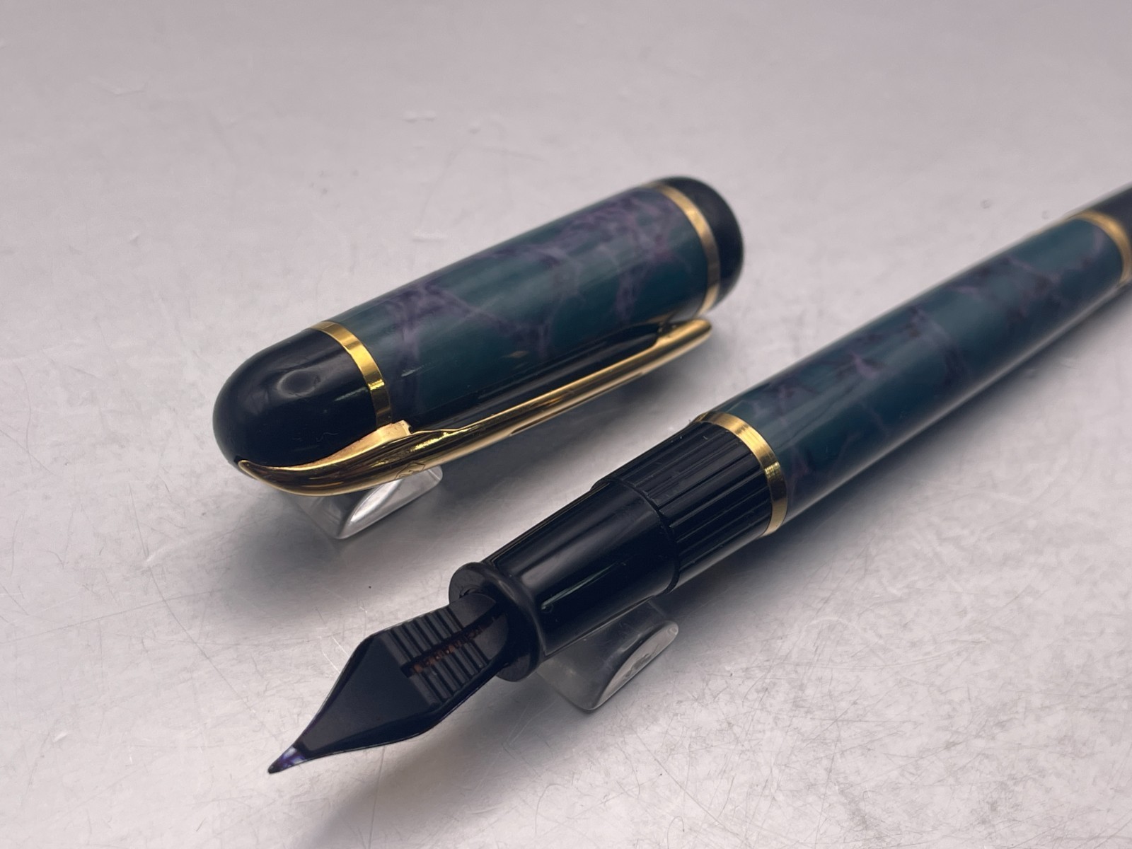 Waterman Phileas France Fountain Pen Fine Nib Green/Grey Body