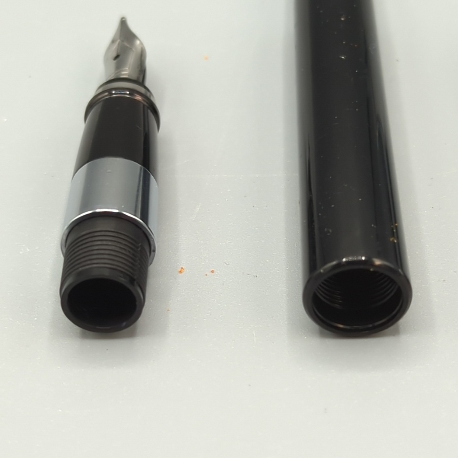 Aurora TU Fountain Pen – Black With Chrome Trim Medium Nib Italy Used