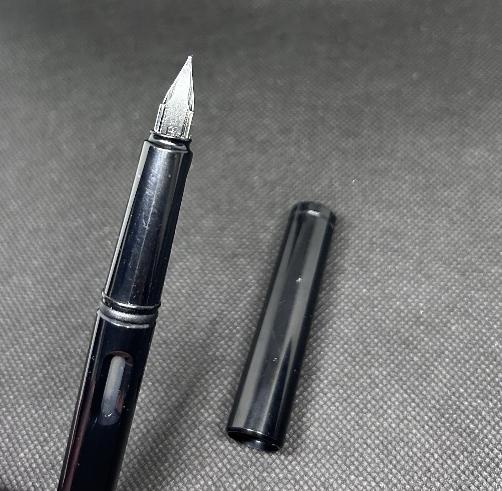 Black Glossy Fountain Pen 5.5″ Fine (F) Nib Liupindang Modern Design
