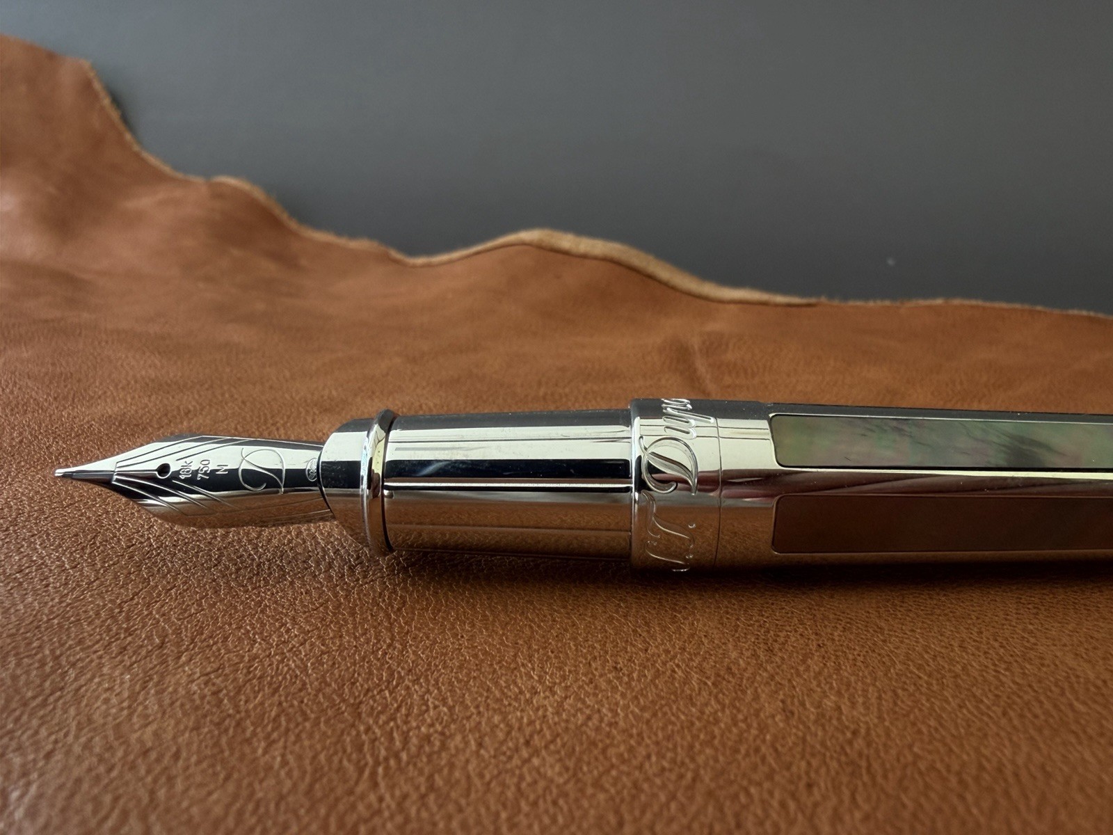 S.T. Dupont Olympio Nacre Noire Fountain Pen 18K Medium Nib | Paris | New in Box