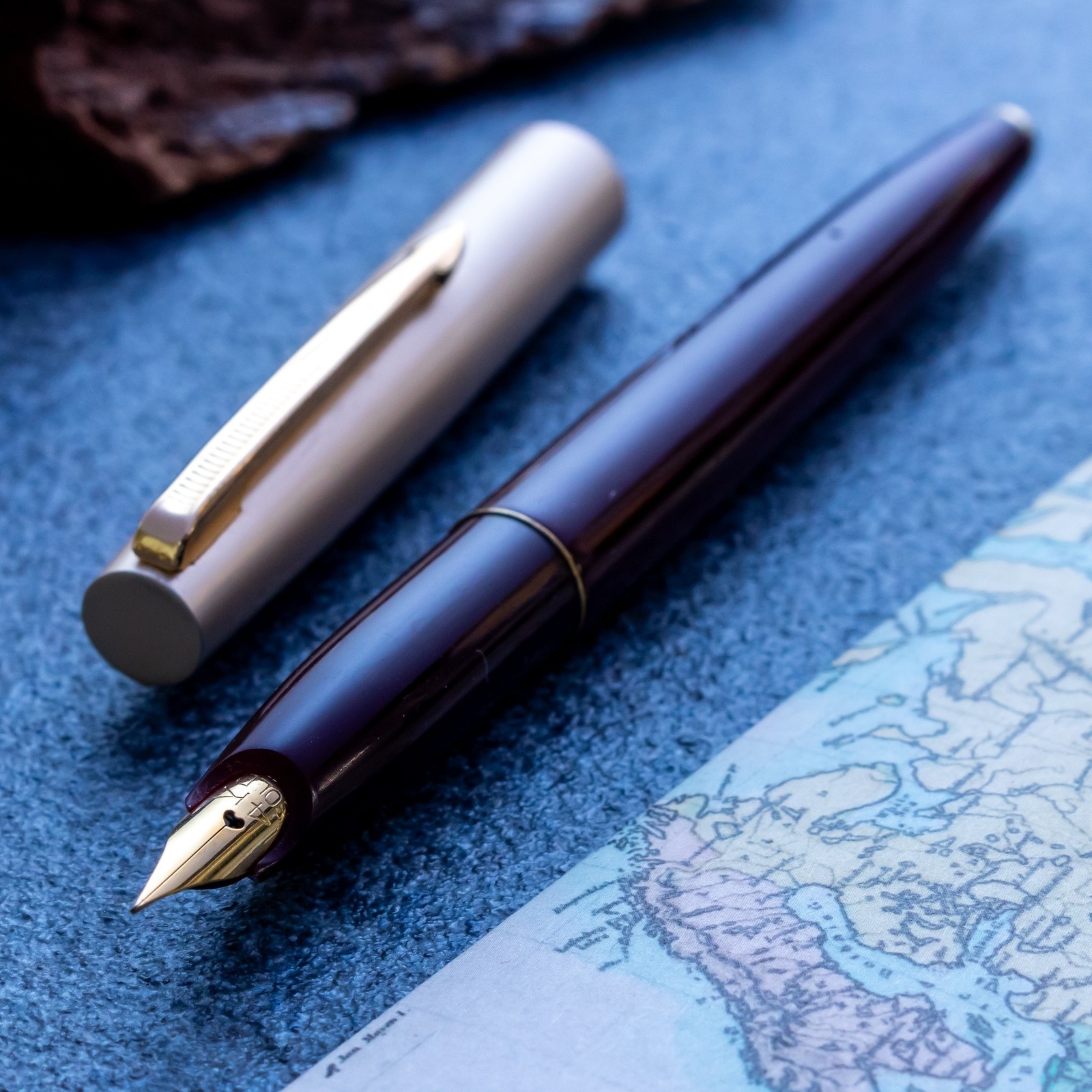 VINTAGE 1950’s CREST Burgundy Celluloid Metal Cap 14K Semi Flex Nib Fountain Pen