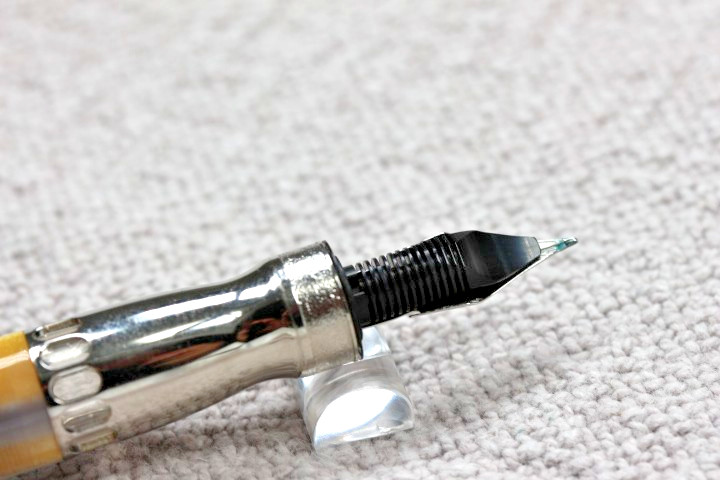 PINEIDER ARCO BYSANTIUM FOUNTAIN PEN – GOLD STONE (LIMITED EDITION) 14K EF NIB