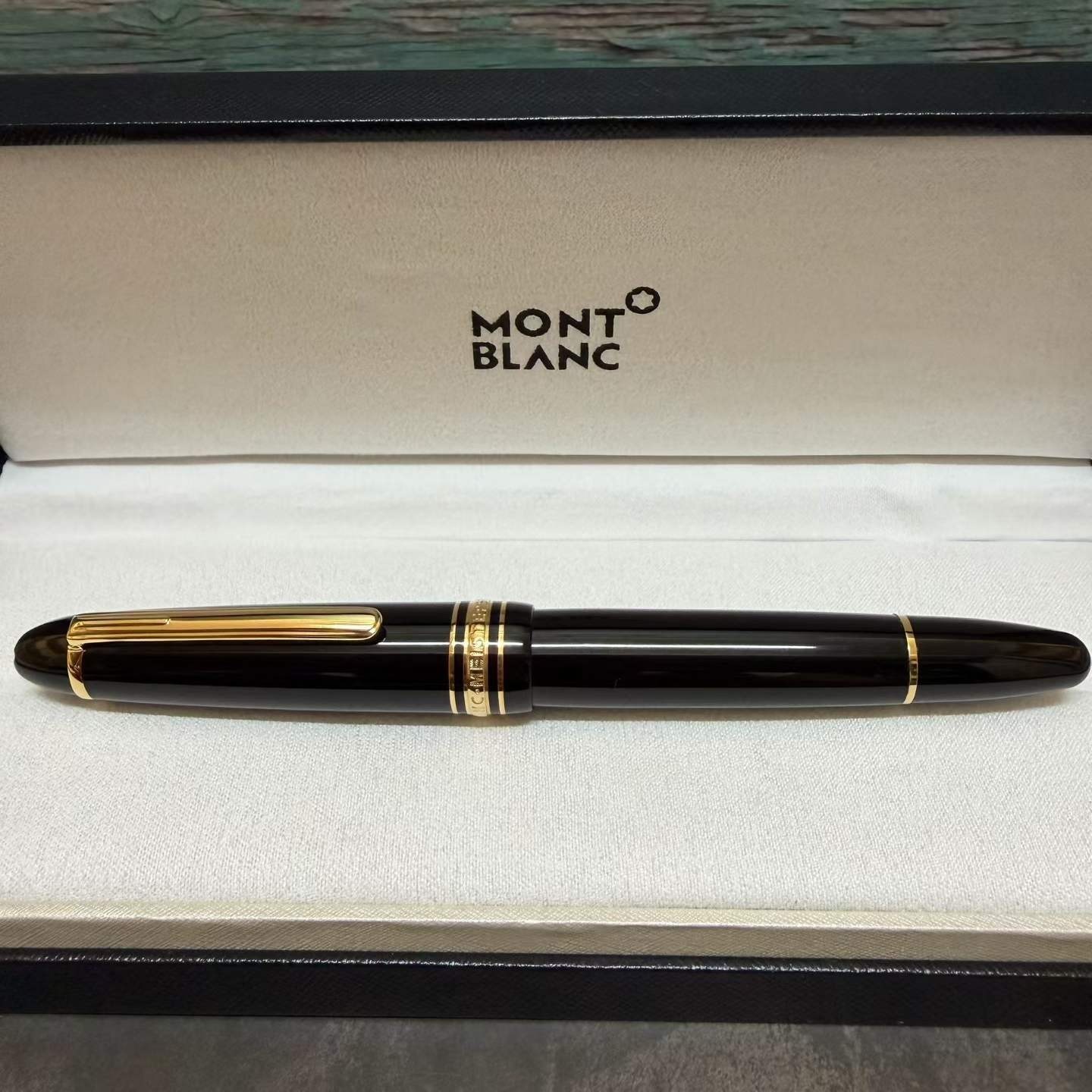 MB Meisterstück Classique Fountain Pen Gold Coated Black Resin Unused
